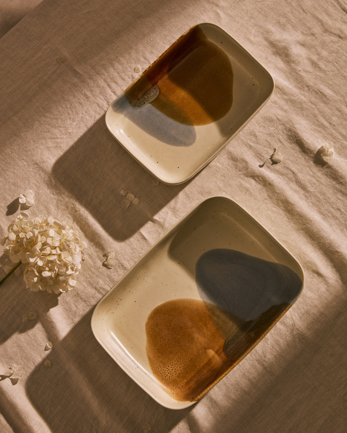Miglo grosse Keramik-Ofenform mehrfarbig in Weiss, , Blau präsentiert im Onlineshop von KAQTU Design AG. Auflaufformen ist von Kave Home
