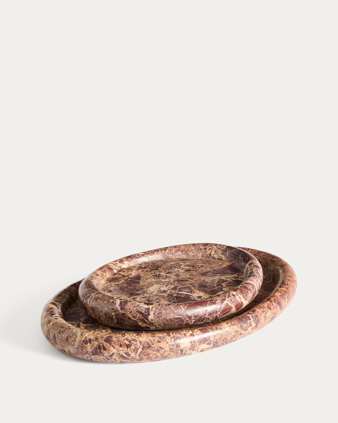 Tablett Lenorel aus weinrotem Marmor 30 x 23 cm in präsentiert im Onlineshop von KAQTU Design AG. Tablett ist von Kave Home