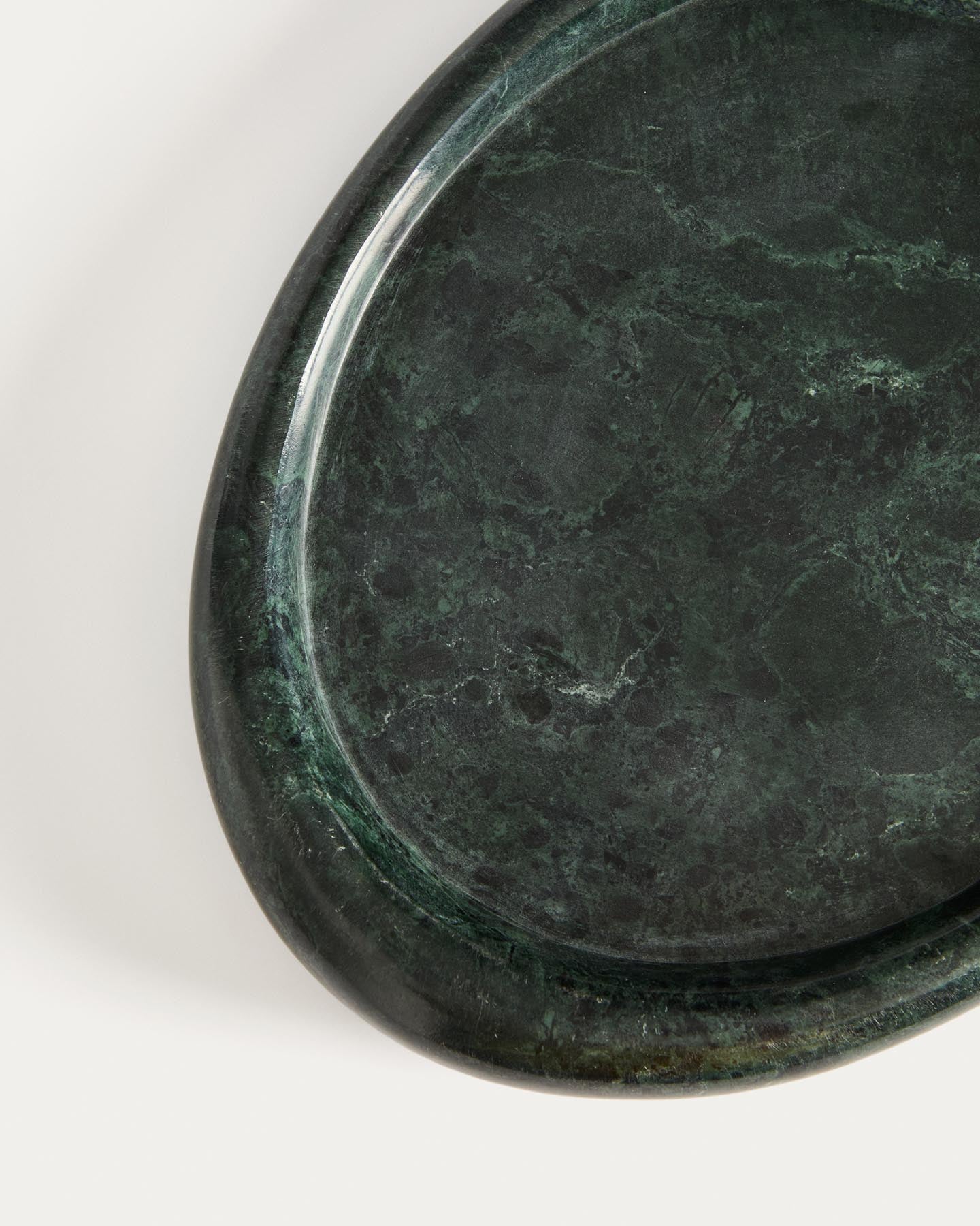 Tablett Lenorel aus grünem Marmor 30 x 23 cm in Grün präsentiert im Onlineshop von KAQTU Design AG. Tablett ist von Kave Home