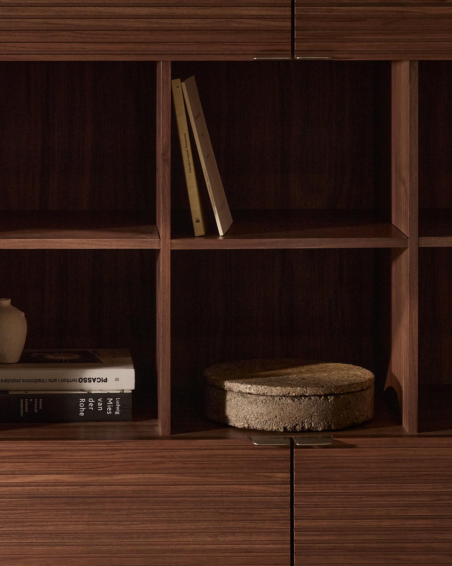 Dekorative Box Mirani aus Stein, Ø 15 cm in Braun präsentiert im Onlineshop von KAQTU Design AG. Tablett ist von Kave Home