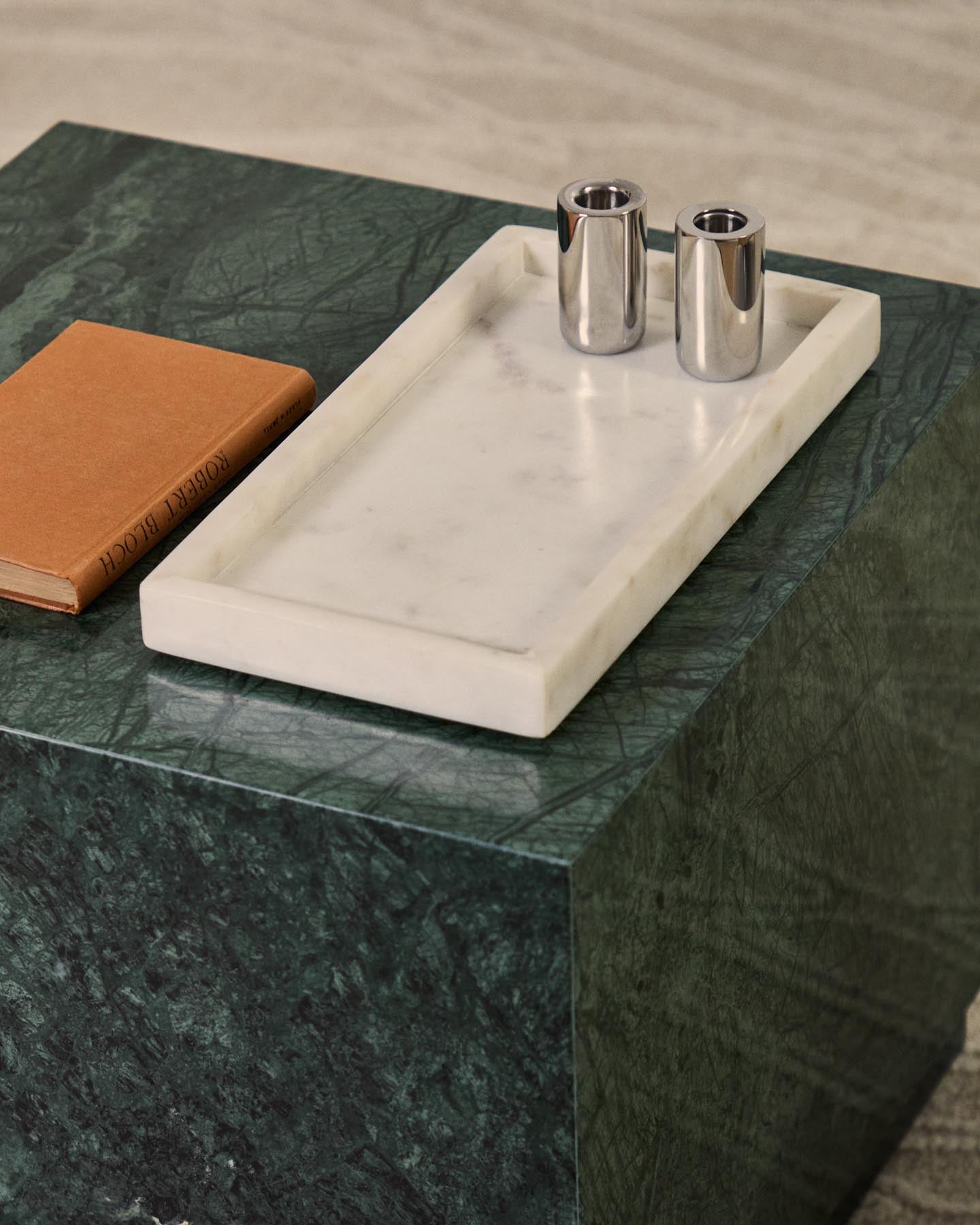 Tablett Serela aus weißem Marmor 35 x 18 cm in Weiß präsentiert im Onlineshop von KAQTU Design AG. Tablett ist von Kave Home