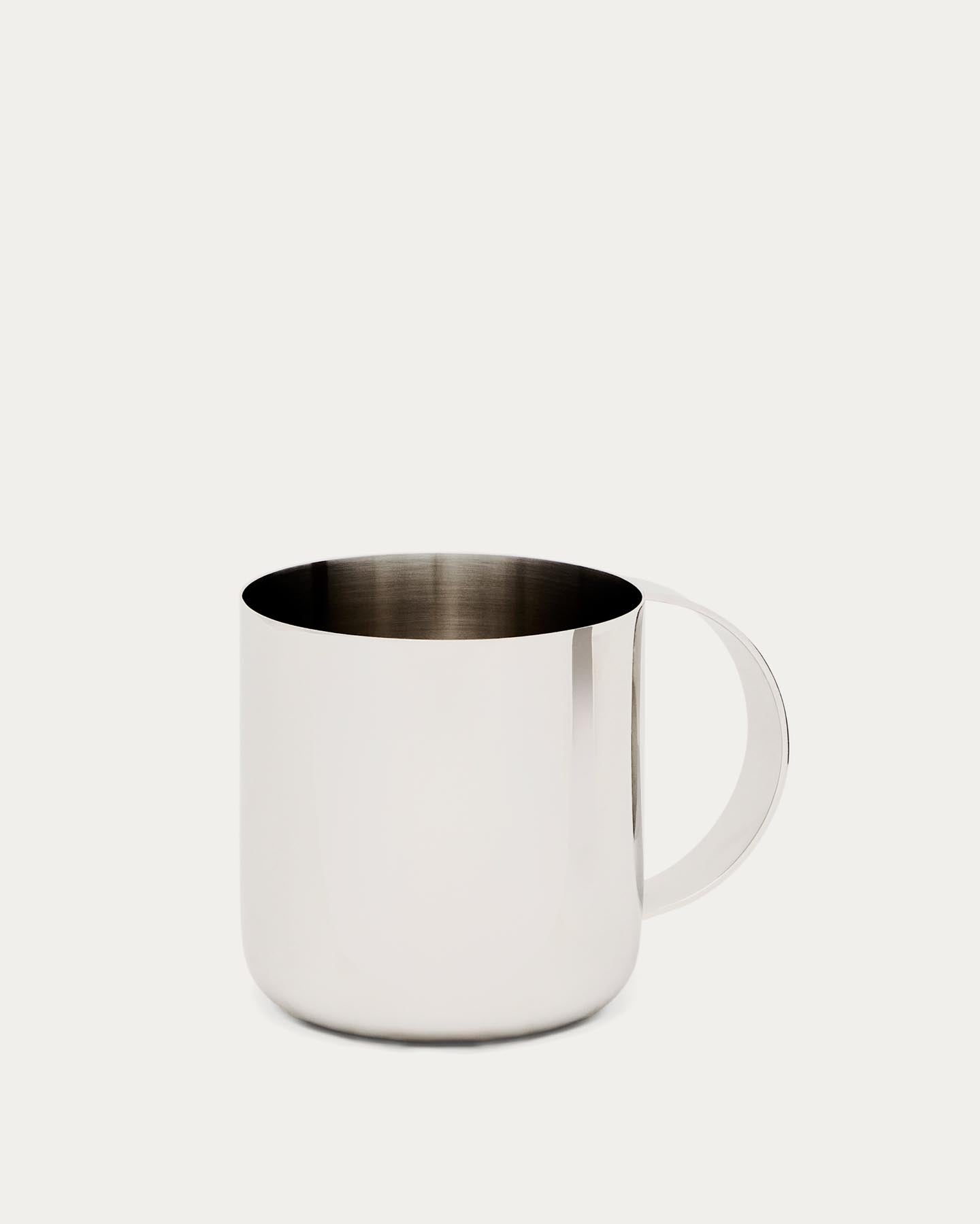 Tasse Nirela aus Edelstahl in Silber präsentiert im Onlineshop von KAQTU Design AG. Tasse ist von Kave Home