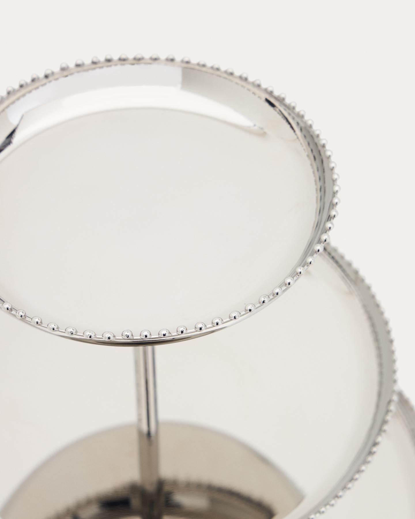 3-stöckige Etagere Nirela aus Edelstahl in Silber präsentiert im Onlineshop von KAQTU Design AG. Schale ist von Kave Home