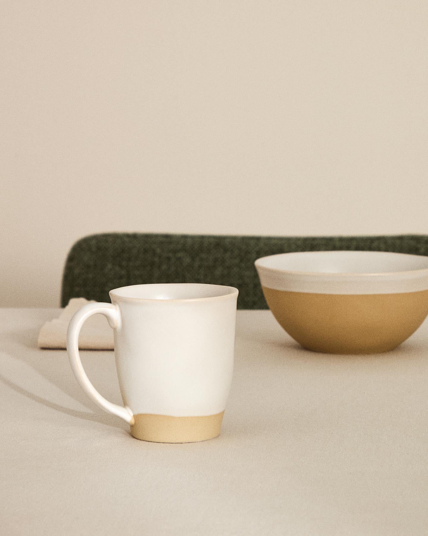 Tasse Azir aus Keramik in Beige in Beige präsentiert im Onlineshop von KAQTU Design AG. Tasse ist von Kave Home