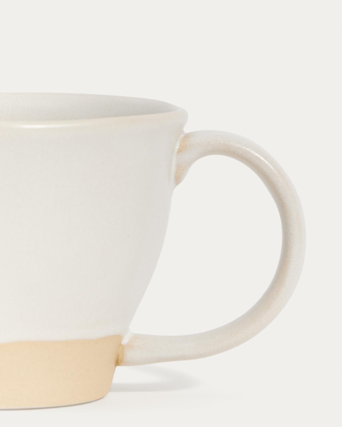 Große Tasse Azir aus Keramik in Beige in Beige präsentiert im Onlineshop von KAQTU Design AG. Tasse ist von Kave Home