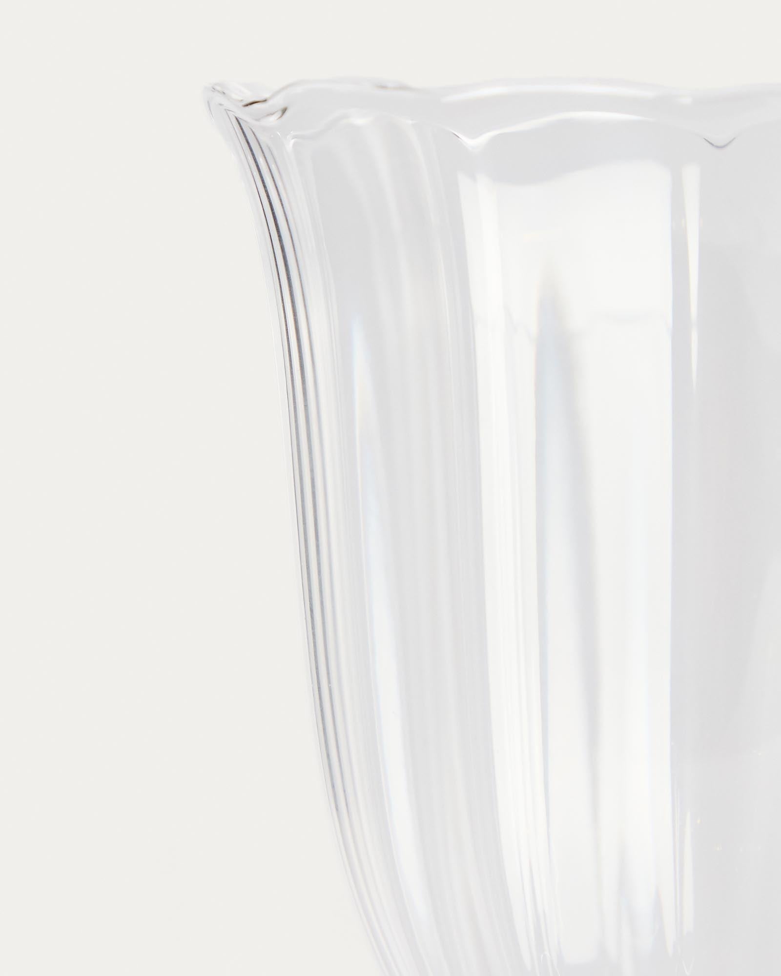 Elegantes Weinglas Neia aus klarem Glas mit 26 cl Fassungsvermögen, ideal für jeden Anlass, erhältlich bei Kave Home.