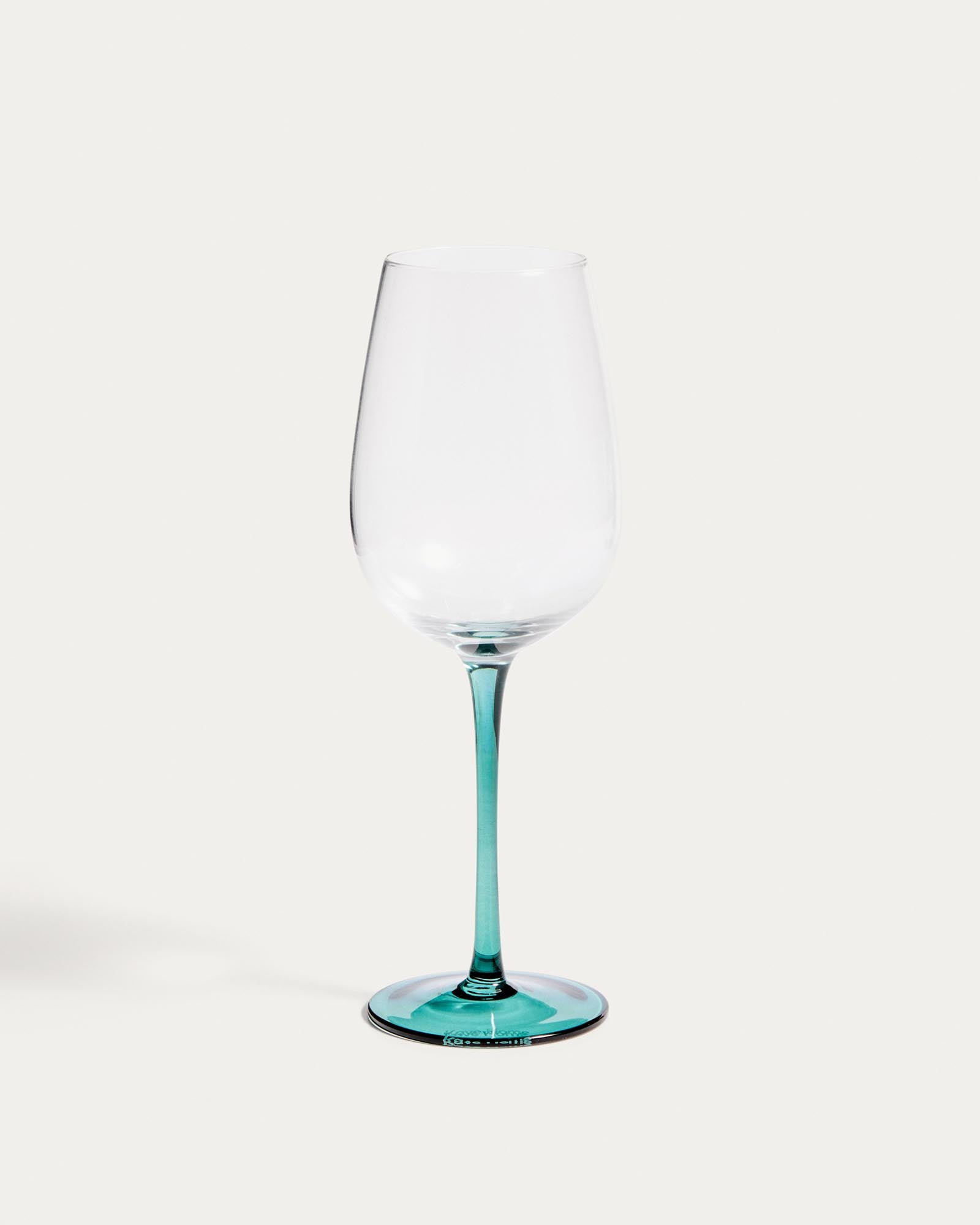 Weinglas Irides aus blau und klarem Glas, 43 cl in Transparent präsentiert im Onlineshop von KAQTU Design AG. Universal Weinglas ist von Kave Home