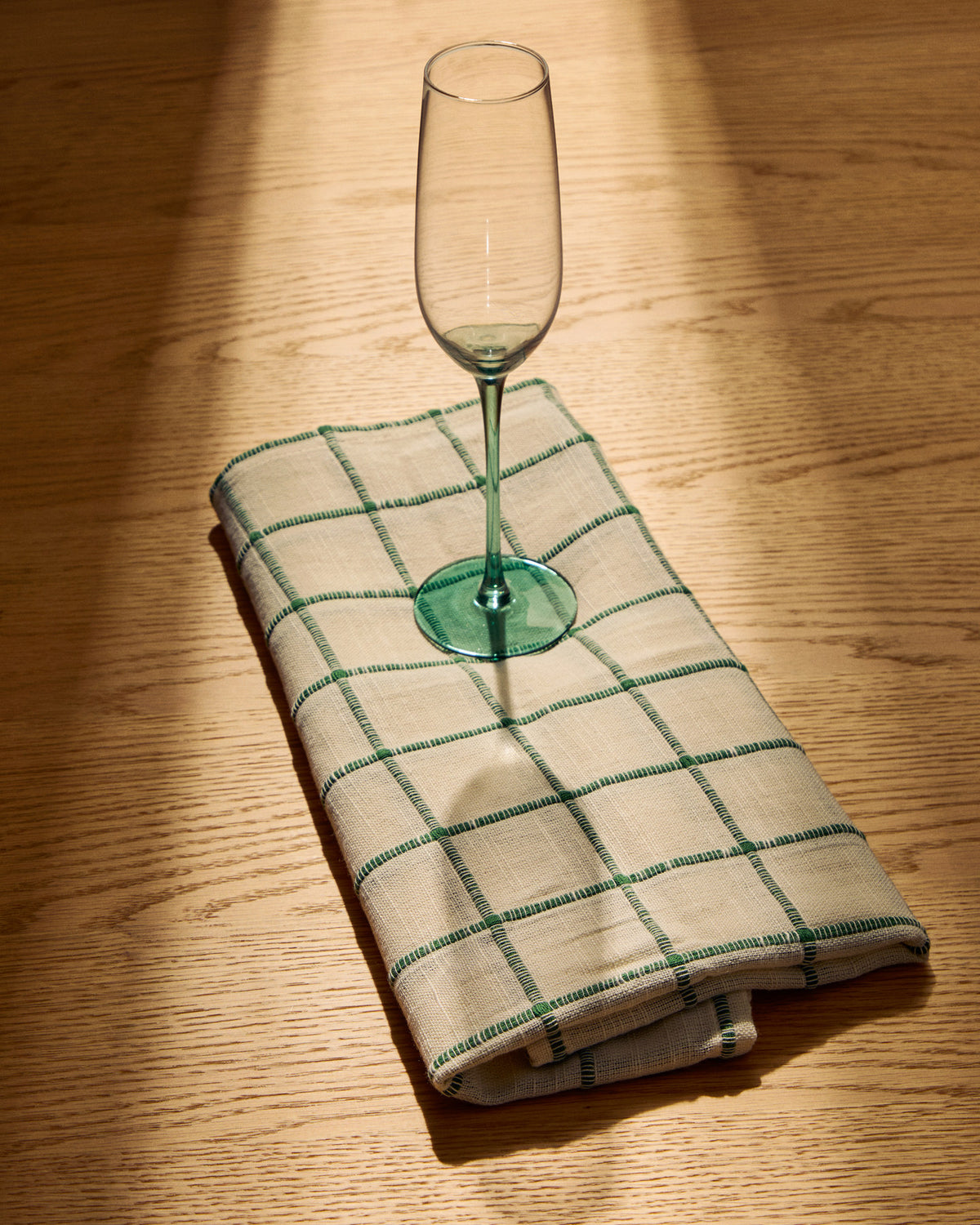 Sektglas Irides aus blau und klarem Glas, 24,5 cl in Transparent, Blau präsentiert im Onlineshop von KAQTU Design AG. Champagner Flutes ist von Kave Home