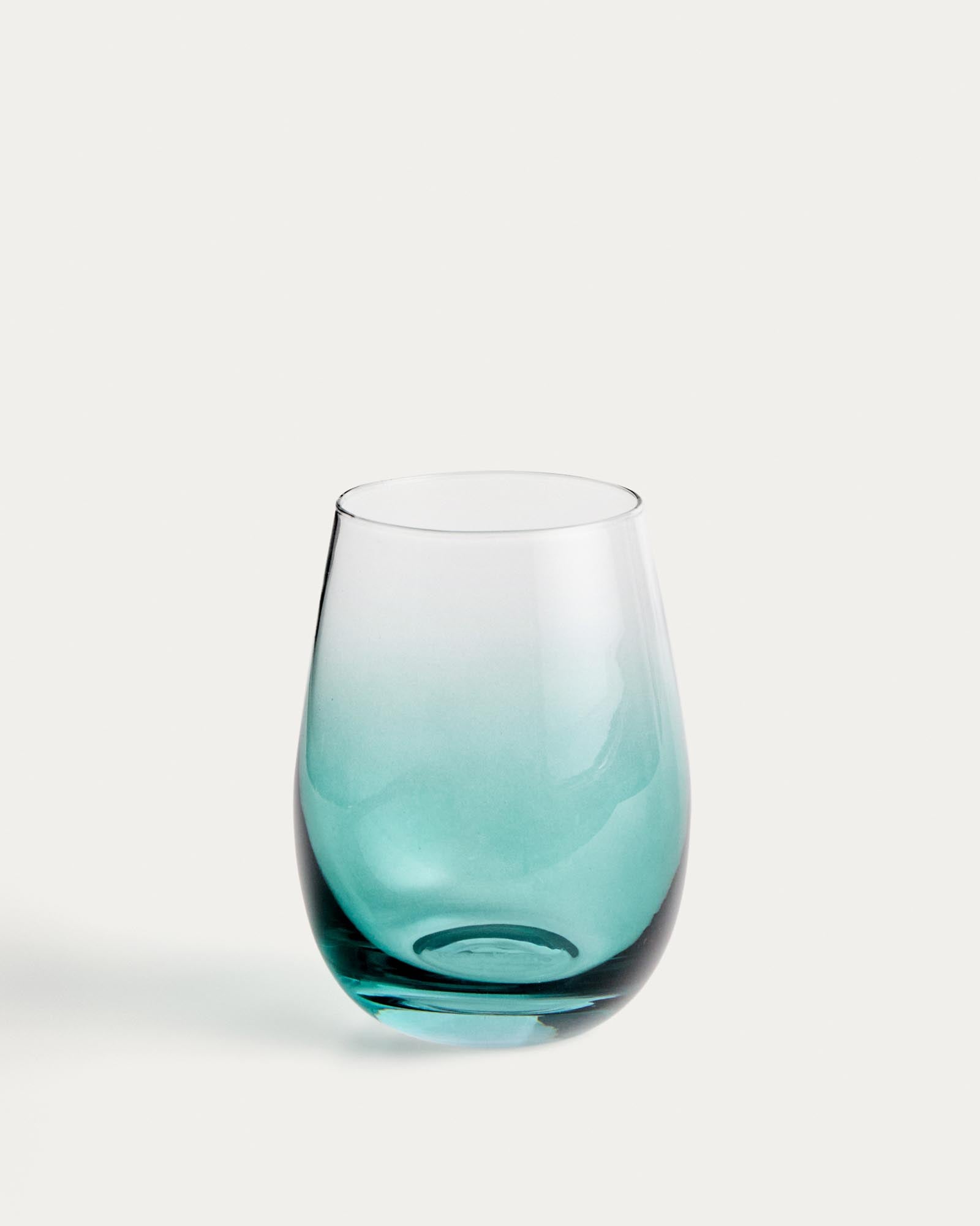 Wasserglas Irides aus blau und klarem Glas, 42 cl in Transparent präsentiert im Onlineshop von KAQTU Design AG. Trinkgläser ist von Kave Home