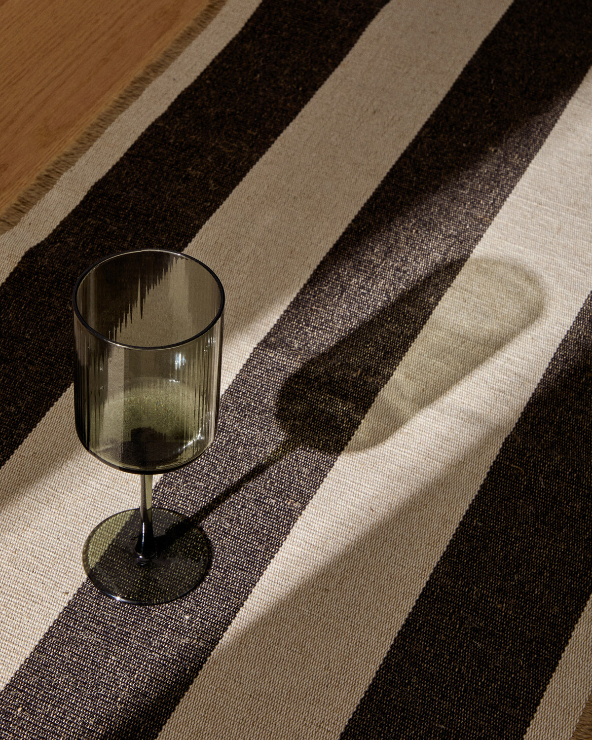 Weinglas Eluria aus grünem Glas, 39,5 cl in Grau, Hellgrau, Transparent präsentiert im Onlineshop von KAQTU Design AG. Universal Weinglas ist von Kave Home