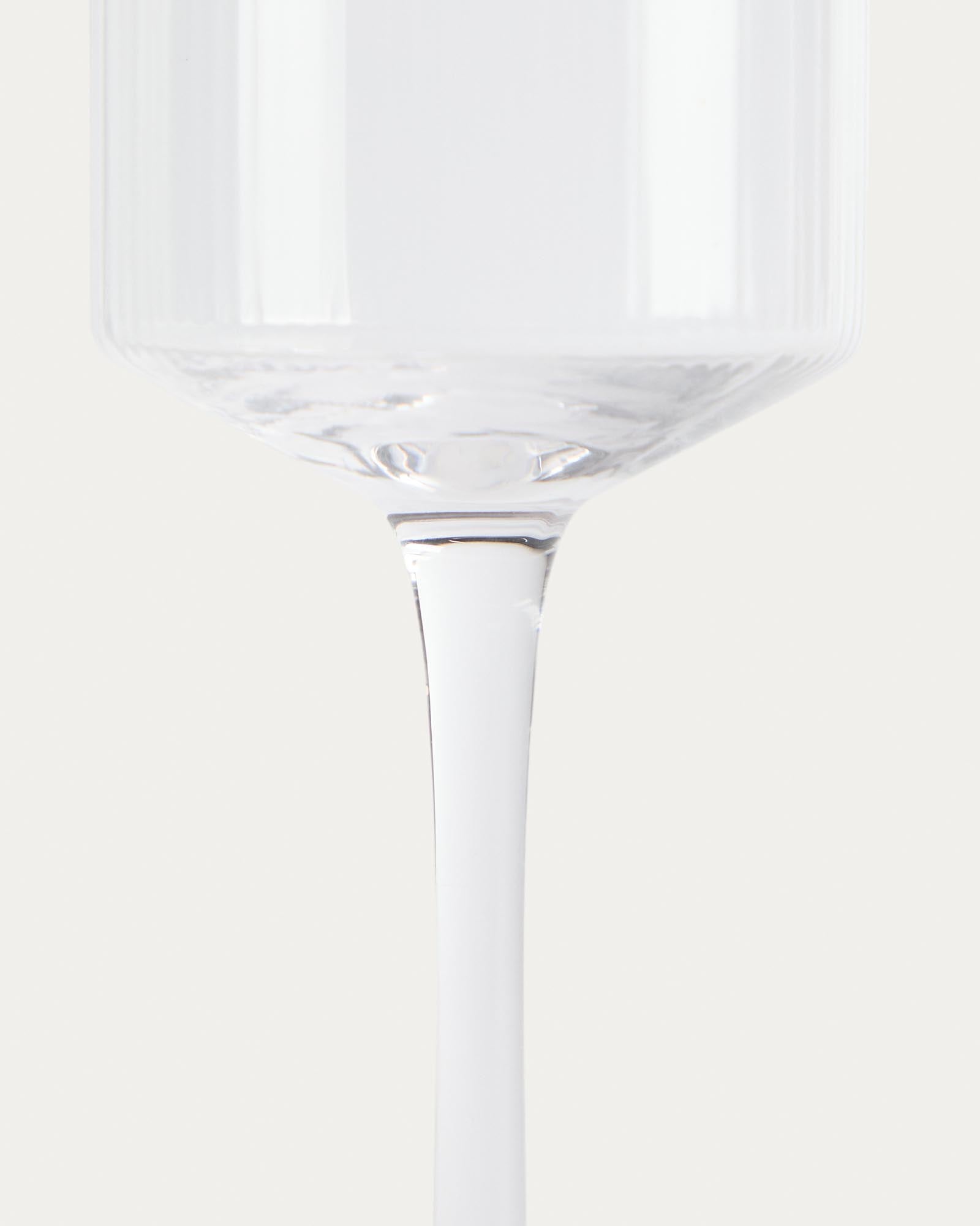 Elegantes Weinglas Eluria aus klarem Glas mit 39,5 cl Fassungsvermögen, ideal für jeden Anlass, präsentiert von Kave Home.
