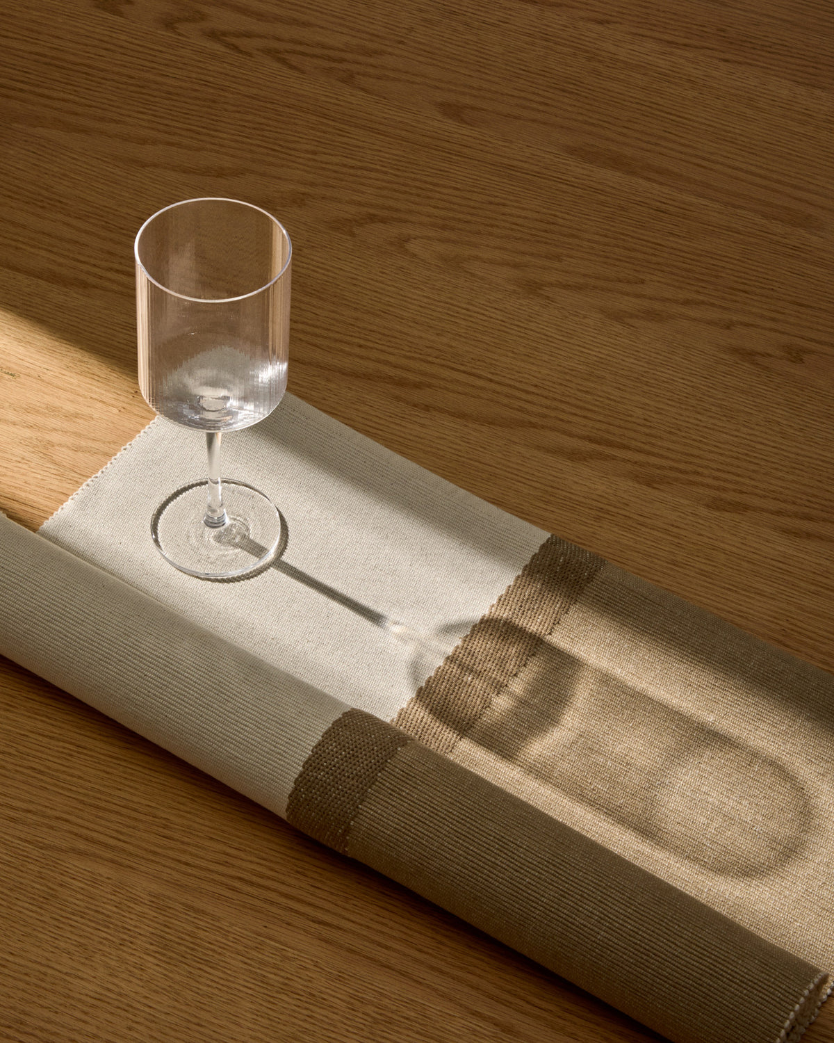 Weinglas Eluria aus klarem Glas, 39,5 cl in Transparent präsentiert im Onlineshop von KAQTU Design AG. Universal Weinglas ist von Kave Home