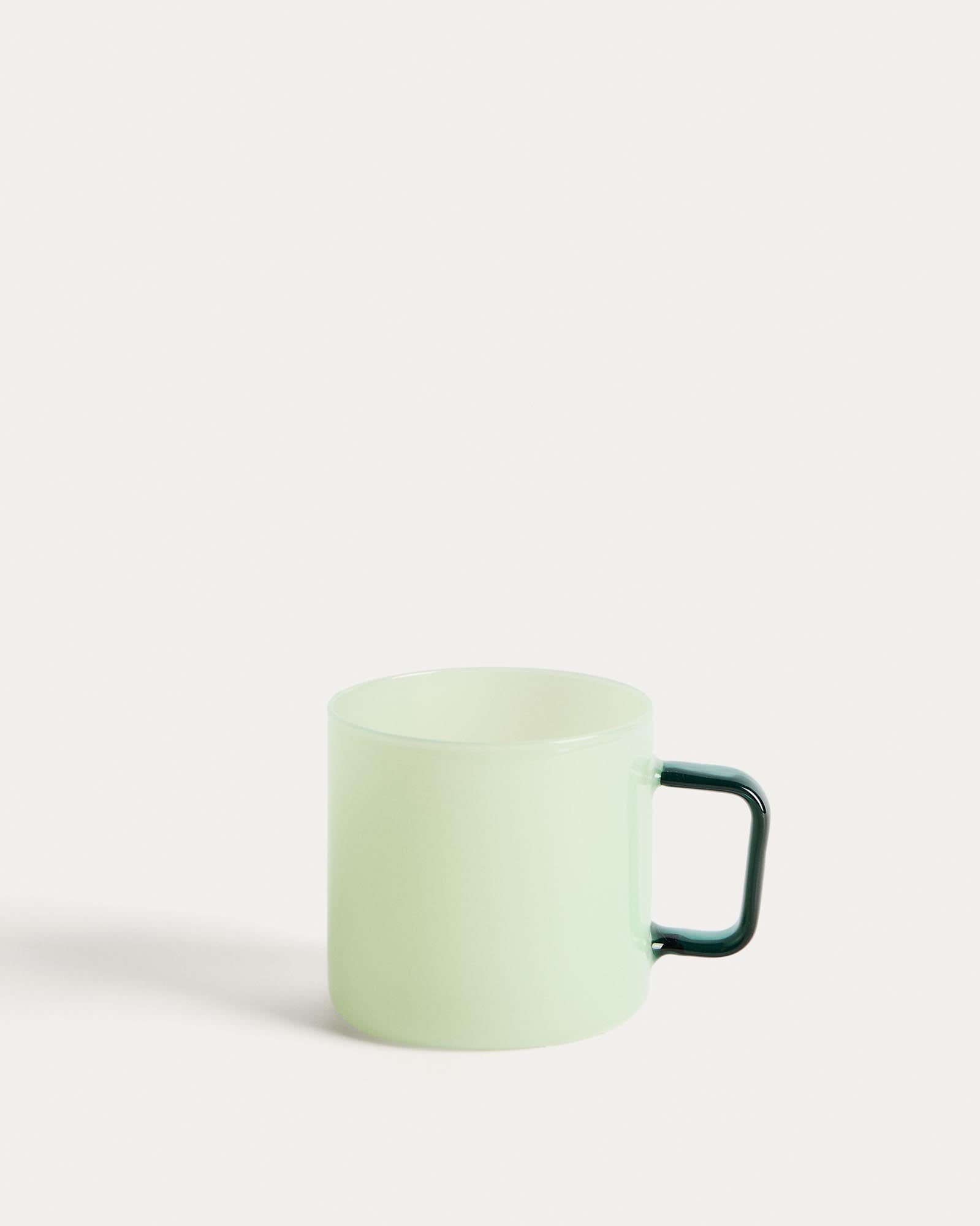 Tasse Micla aus hellgrünem Glas in Hellgrün präsentiert im Onlineshop von KAQTU Design AG. Tasse ist von Kave Home