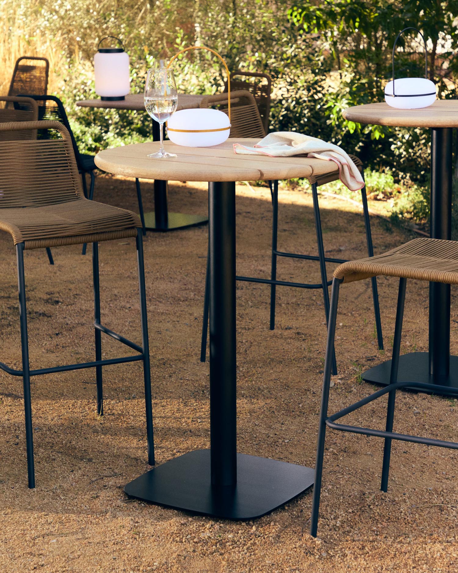 Das Altira Weinglas von Kave Home, 52 cl, aus klarem Glas, bietet elegantes Design für genussvolle Weinmomente.