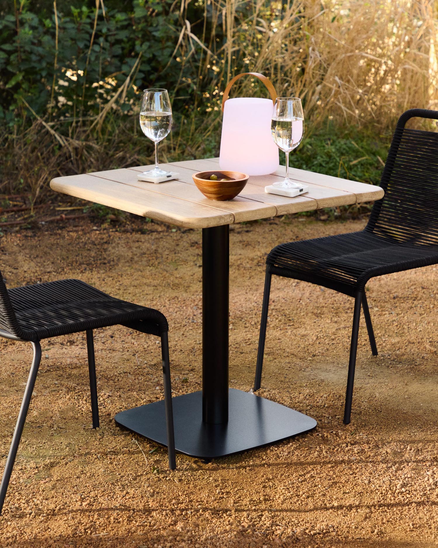 Das Altira Weinglas von Kave Home, 52 cl, aus klarem Glas, vereint stilvolles Design mit Funktionalität für Weinliebhaber.