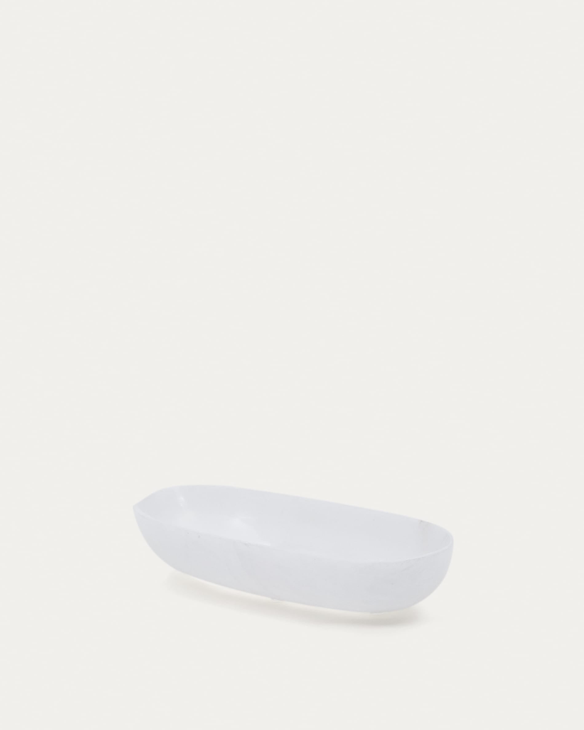 Tablett Eval aus weissem Alabaster in Weiss präsentiert im Onlineshop von KAQTU Design AG. Tablett ist von Kave Home