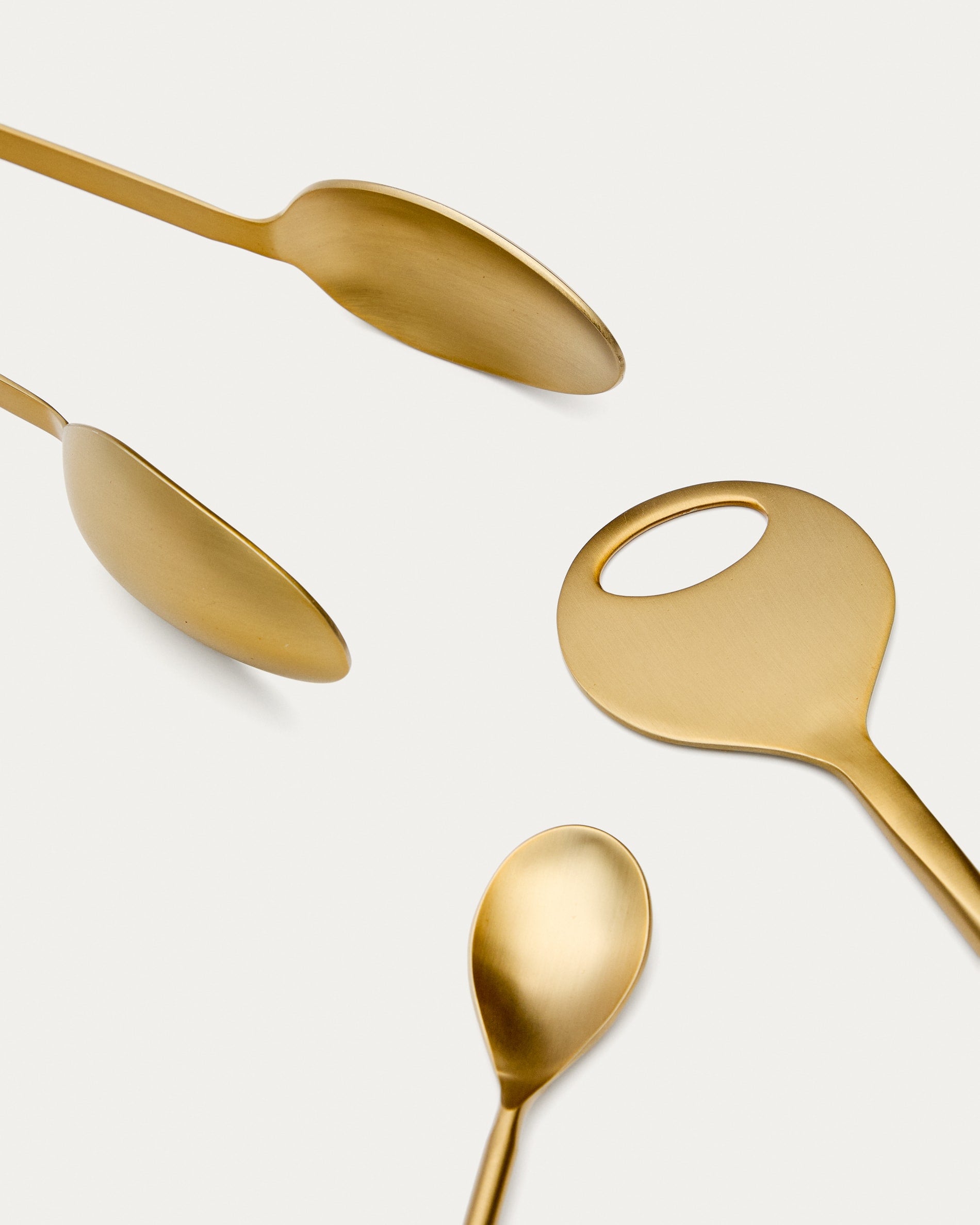 Set Aruc aus Cocktailutensilien aus goldfarbenem Edelstahl in Gold präsentiert im Onlineshop von KAQTU Design AG. Barzubehör ist von Kave Home