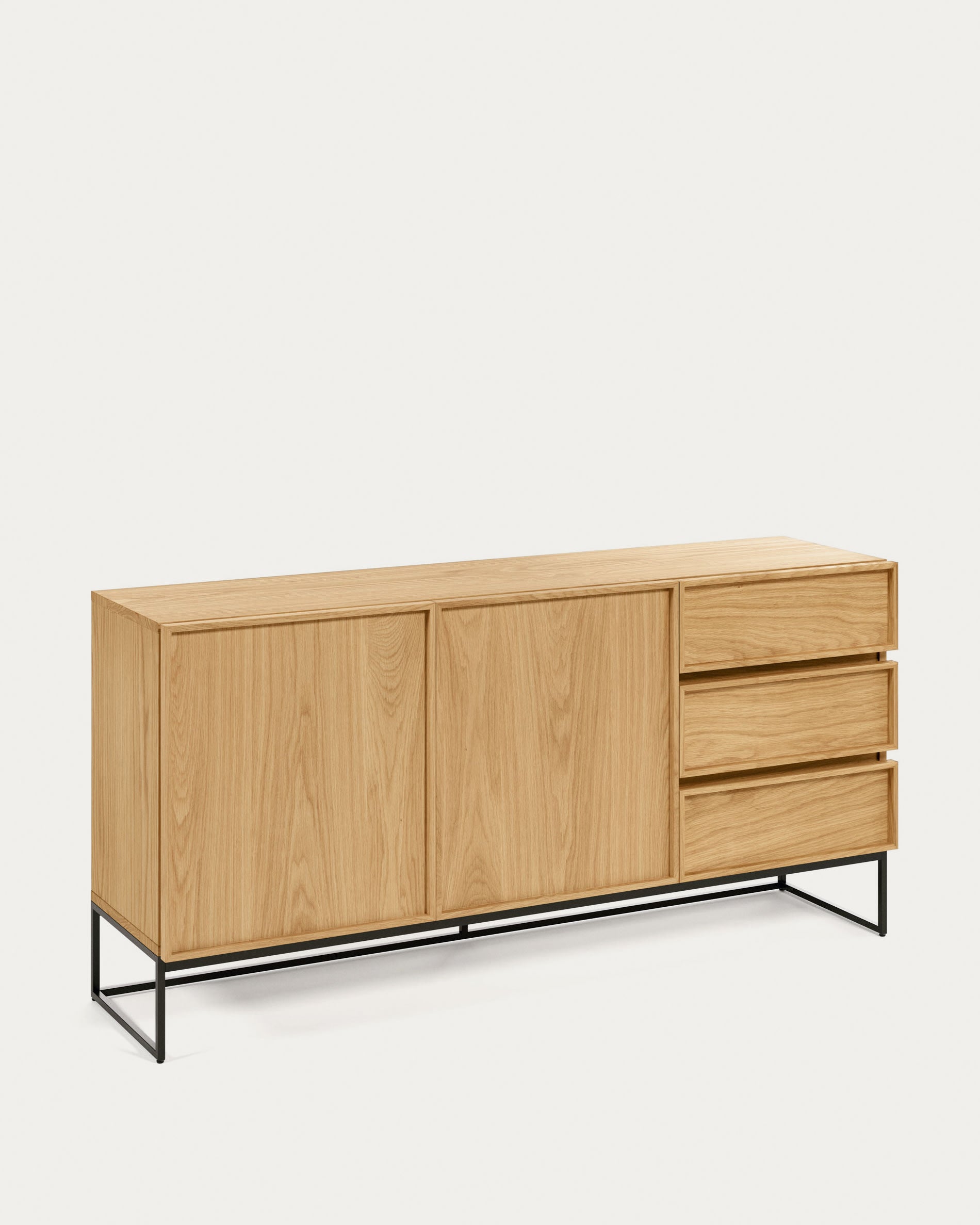 Elegantes Sideboard aus Eichenfurnier mit 2 Türen, 3 Schubladen und schwarzem Stahlgestell. Masse: 160x78 cm. Perfekt für modernes Wohnen.