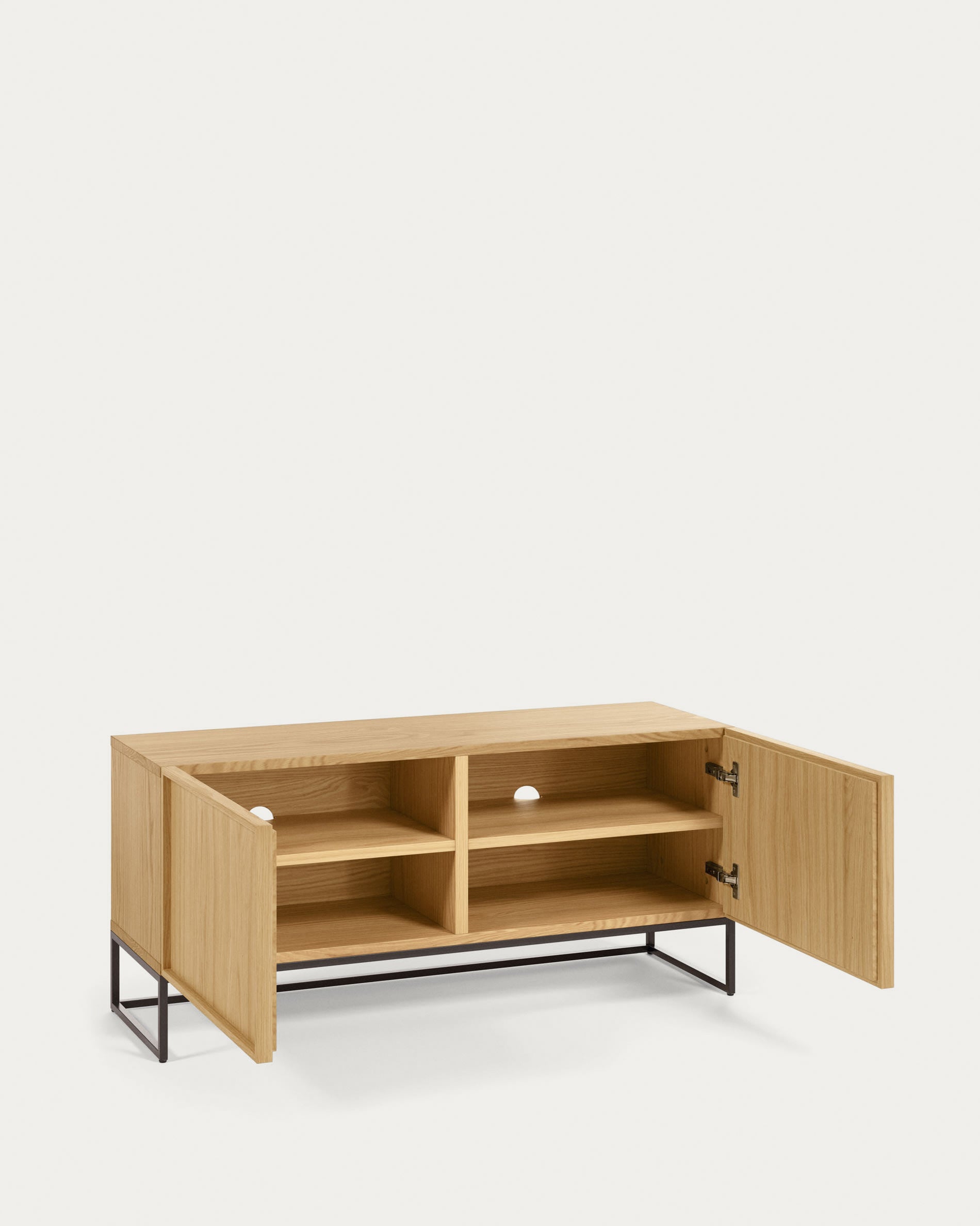 Eleganter TV-Schrank von Kave Home, 112x51 cm, Eichenfurnier, schwarzes Stahlgestell, 2 Türen, modernes und funktionales Design.