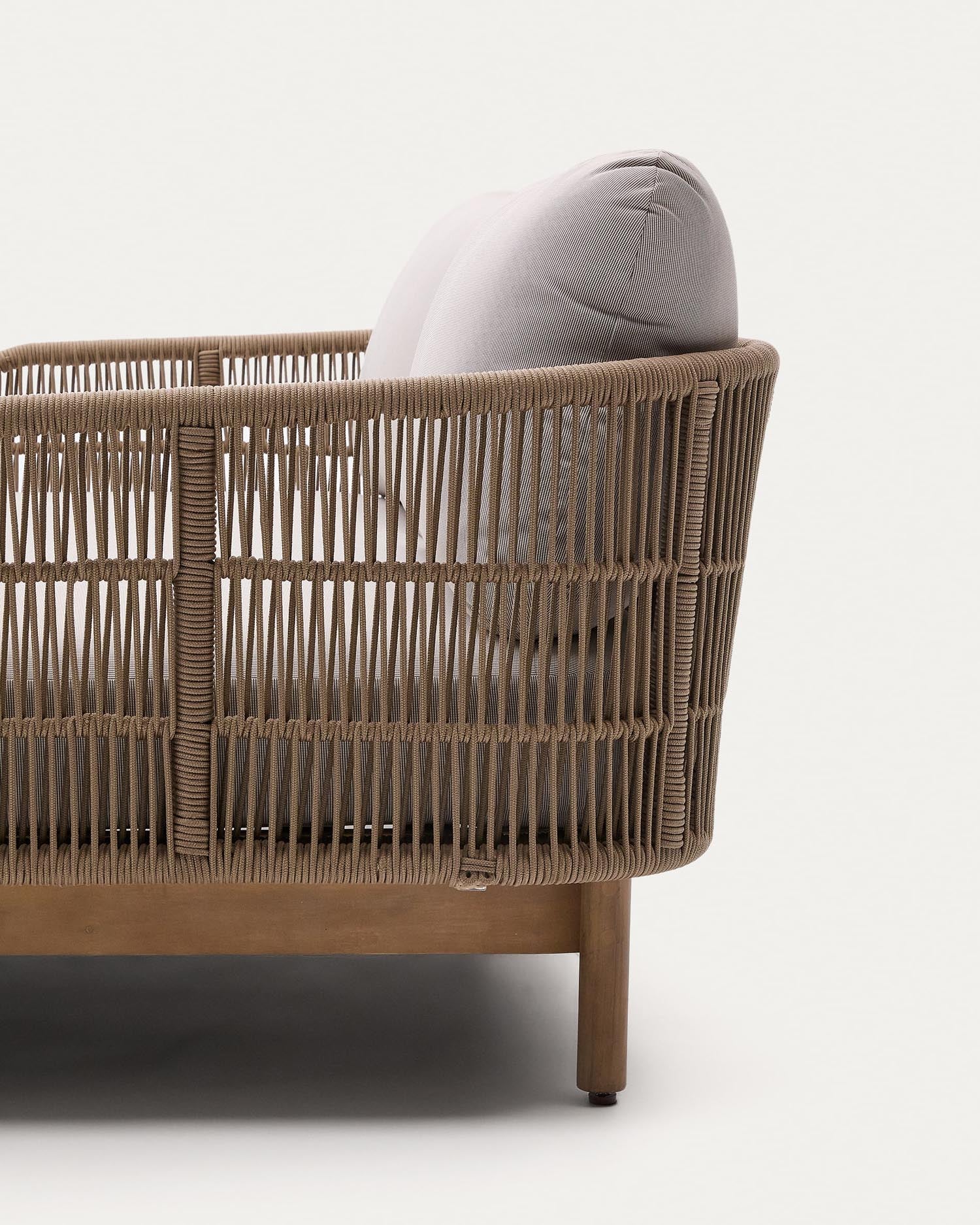 Stilvolle 2er-Sonnenliege Catalina aus robustem Akazienholz und handgeflochtenem Seil, perfekt für entspannte Stunden im Freien.