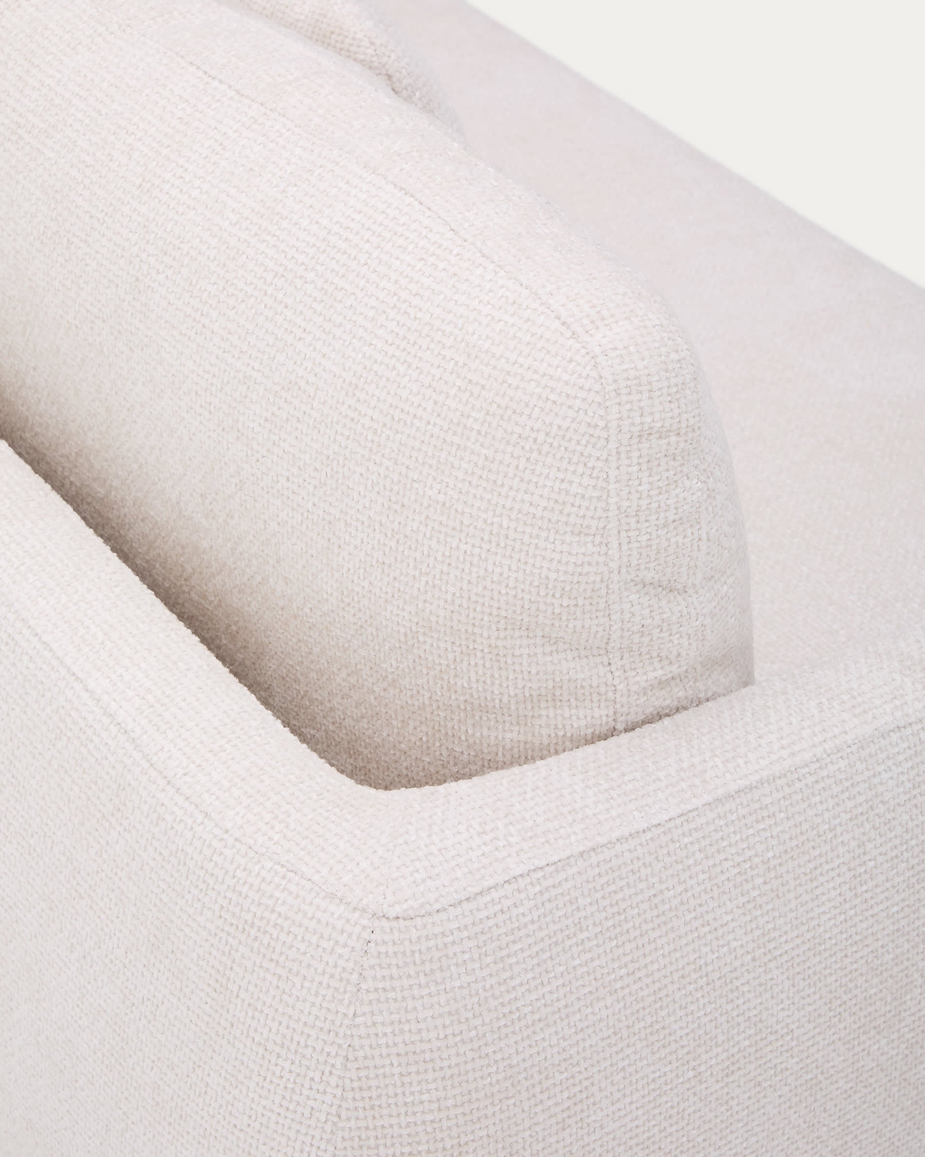 Elegantes 3-Sitzer-Bettsofa Laira in ecrufarbenem Chenille, 225 cm, vereint Komfort und Nachhaltigkeit für stilvolle Wohnräume.