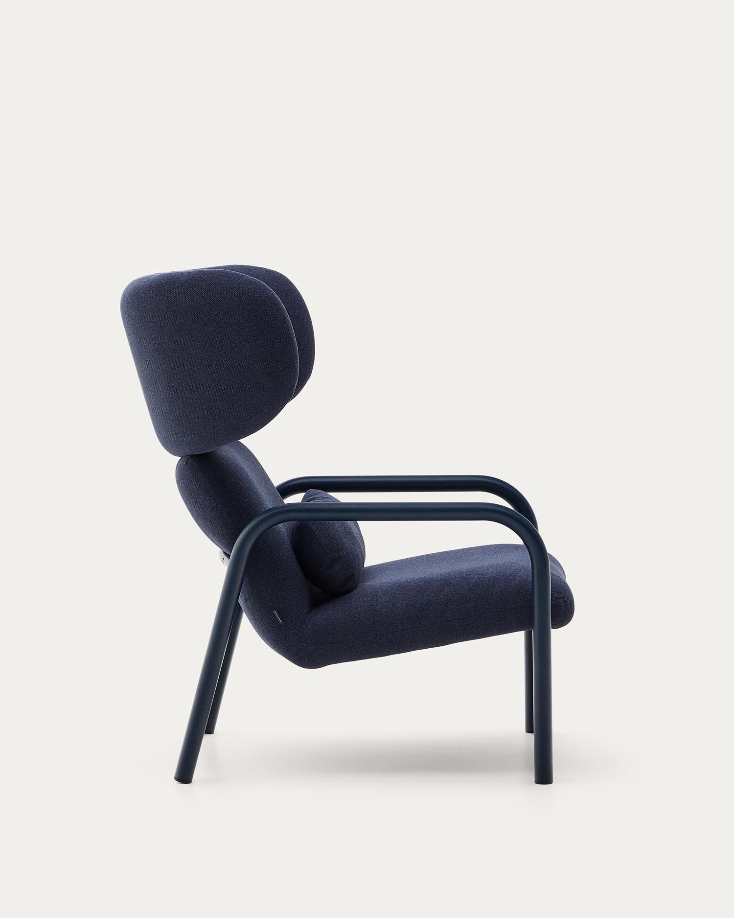 Entdecken Sie den Sessel Inari in Blau von Kave Home – ein elegantes Möbelstück, das mit hochwertigem Material und modernem Design überzeugt.