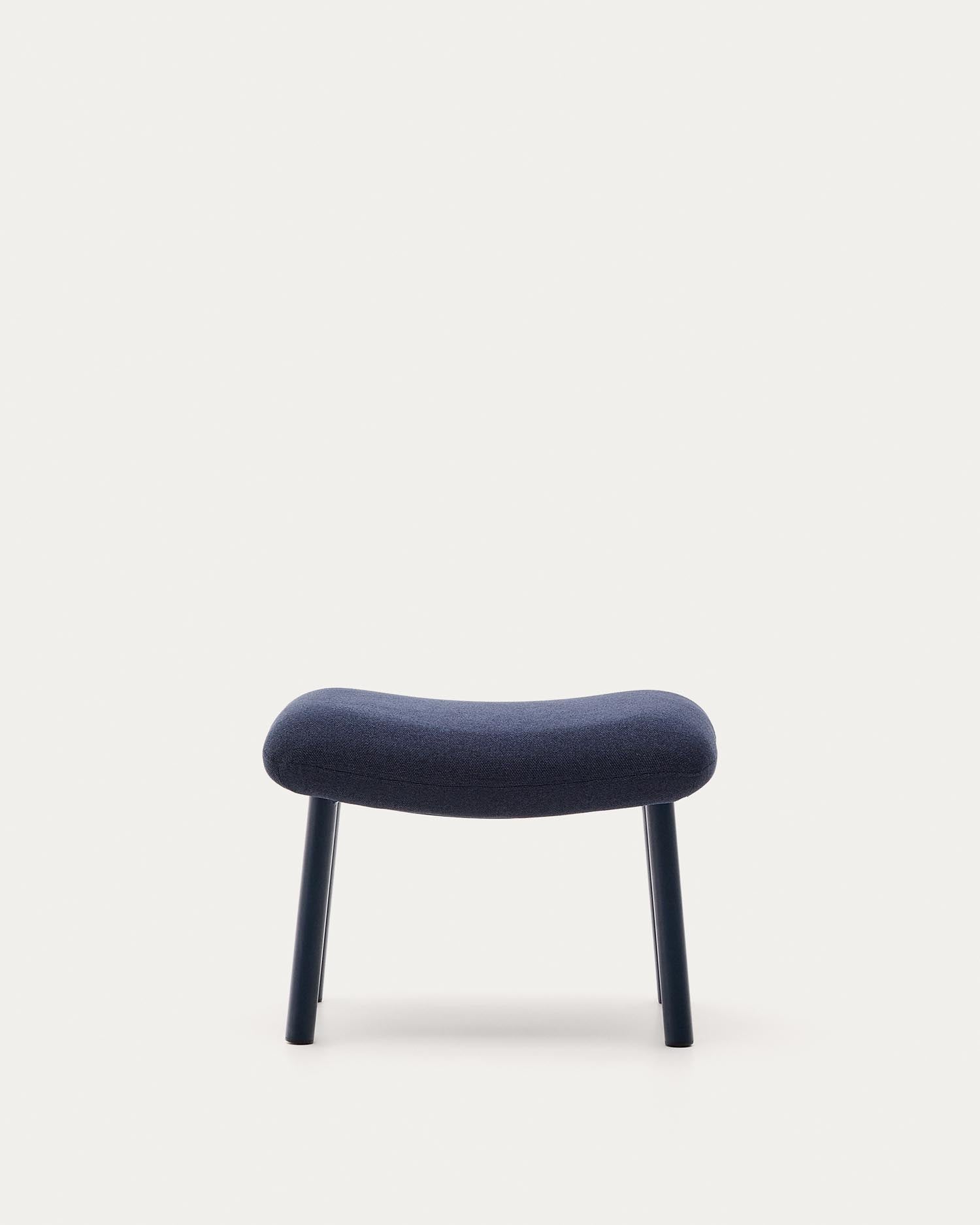 Entdecken Sie die elegante Fußablage Inari in Blau von Kave Home – ein modernes Design aus robustem Stahl, das Stil und Komfort in jedem Raum vereint.