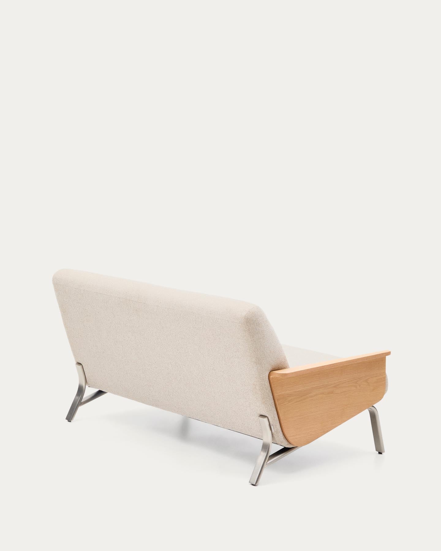 2-Sitzer-Sofa Amsen in Beige aus Eichensperrholz mit Beinen aus em gebürsteten Edelstahl 150 cm in Beige präsentiert im Onlineshop von KAQTU Design AG. 2er Sofa ist von Kave Home