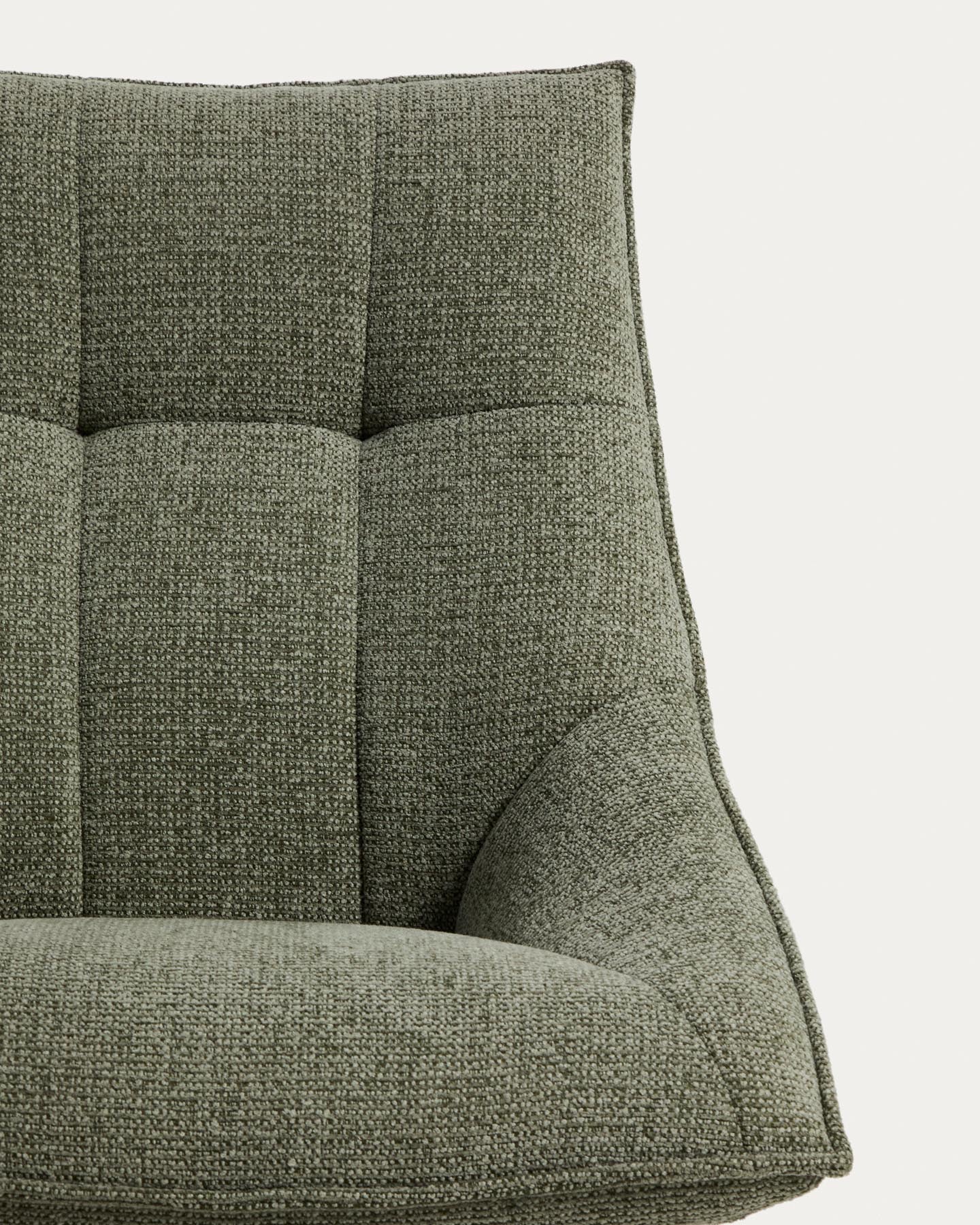 Drehsessel Dirala mit grüner Chenille und schwarz lackiertem Stahl, FSC 100 % in Hellgrün präsentiert im Onlineshop von KAQTU Design AG. Drehsessel ist von Kave Home