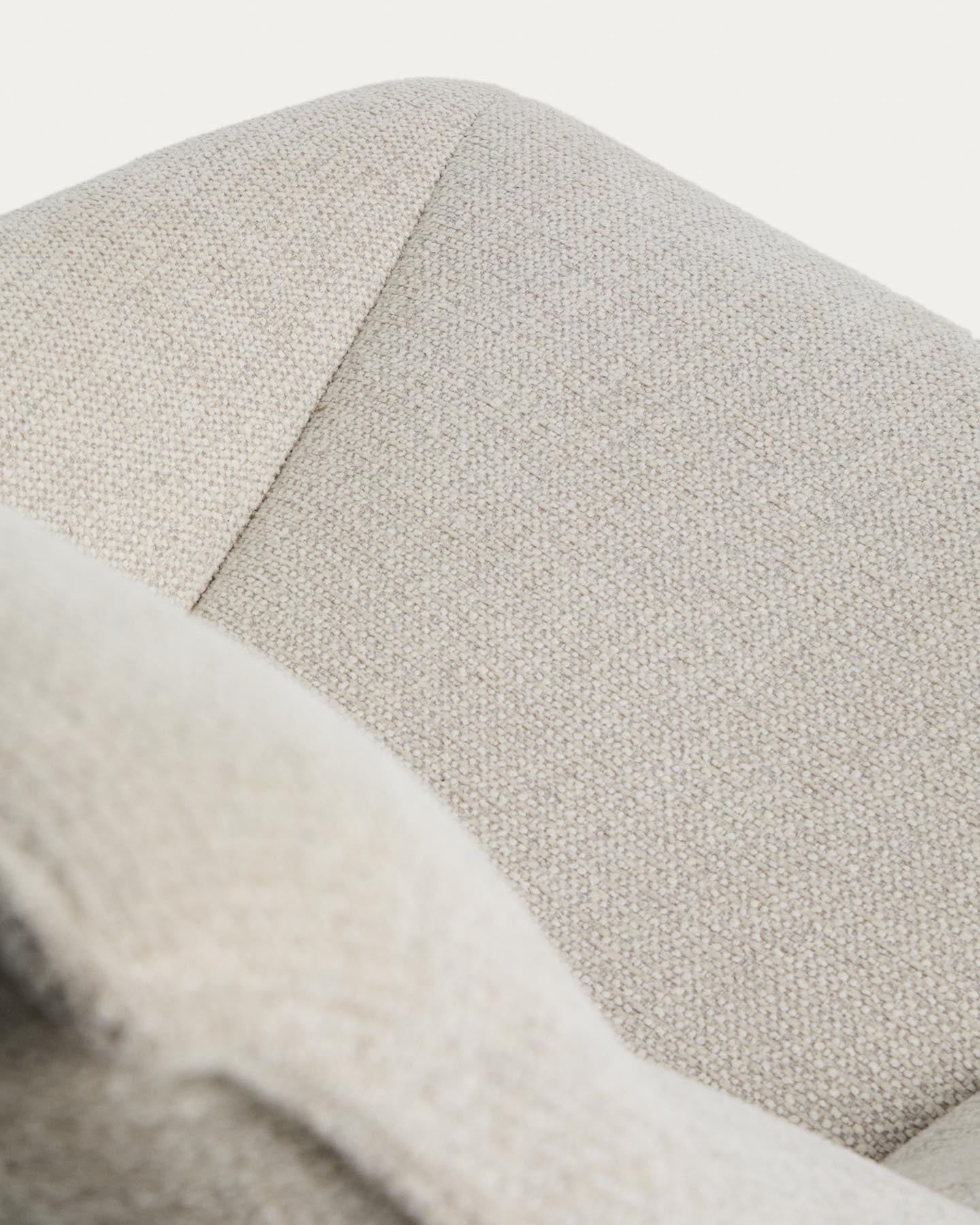 Drehsessel Dirala mit beiger Chenille und schwarz lackiertem Stahl, FSC 100 % in Beige präsentiert im Onlineshop von KAQTU Design AG. Drehsessel ist von Kave Home