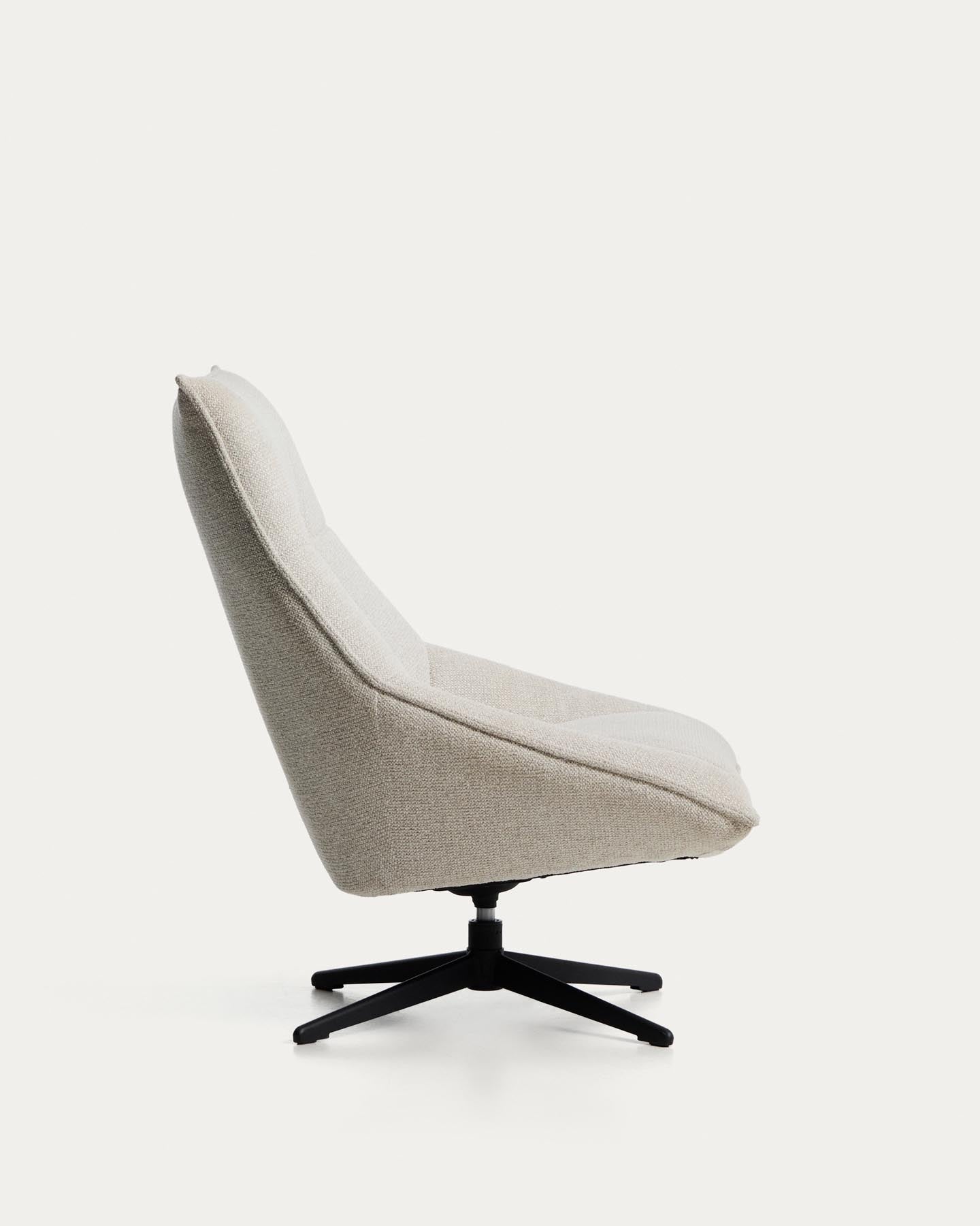 Drehsessel Dirala mit beiger Chenille und schwarz lackiertem Stahl, FSC 100 % in Beige präsentiert im Onlineshop von KAQTU Design AG. Drehsessel ist von Kave Home