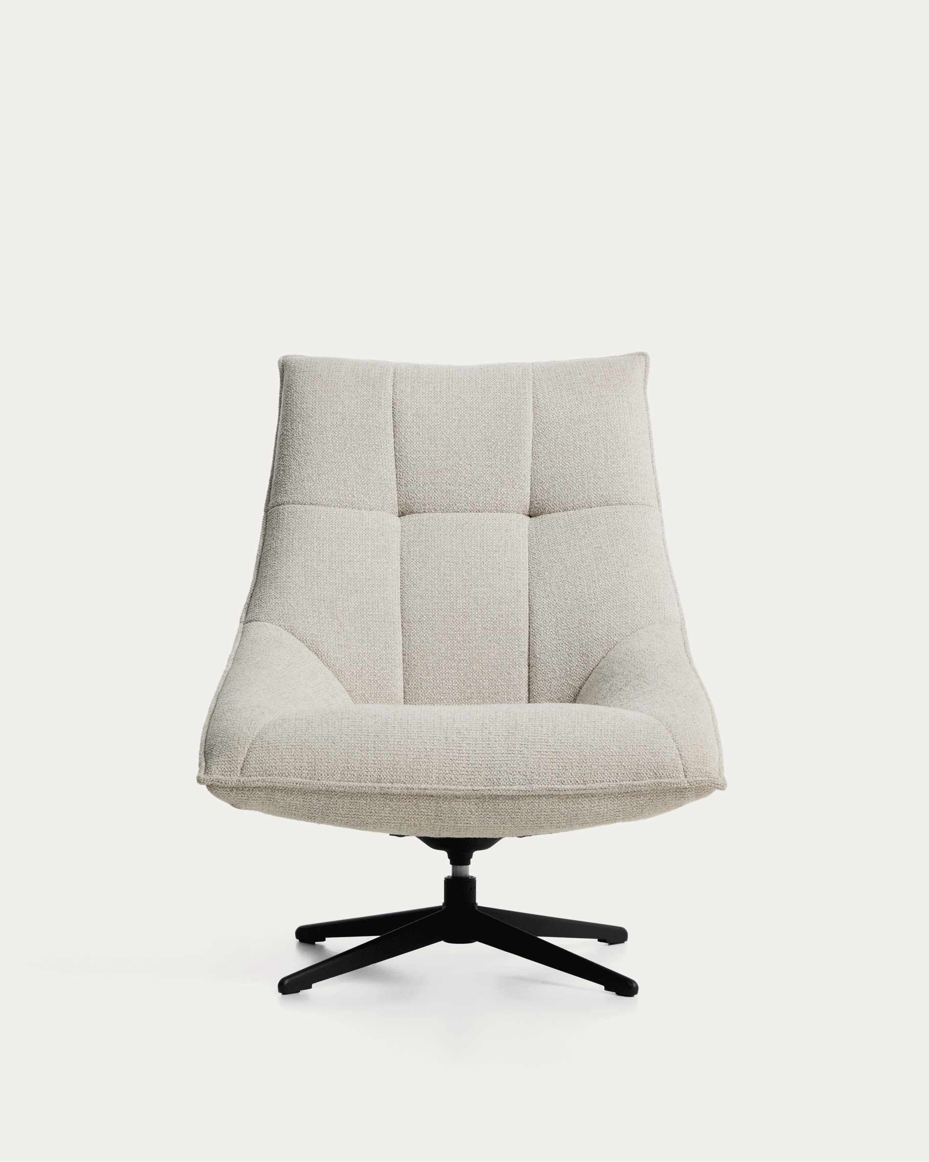 Drehsessel Dirala mit beiger Chenille und schwarz lackiertem Stahl, FSC 100 % in Beige präsentiert im Onlineshop von KAQTU Design AG. Drehsessel ist von Kave Home