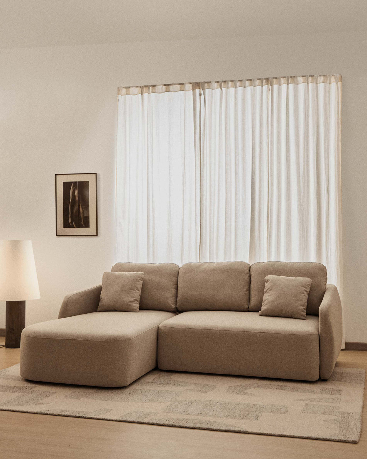 3-Sitzer-Bettsofa Laira in beiger Chenille und Chaiselongue links, 246 cm, FSC Mix Credit in Beige präsentiert im Onlineshop von KAQTU Design AG. Bettsofa ist von Kave Home