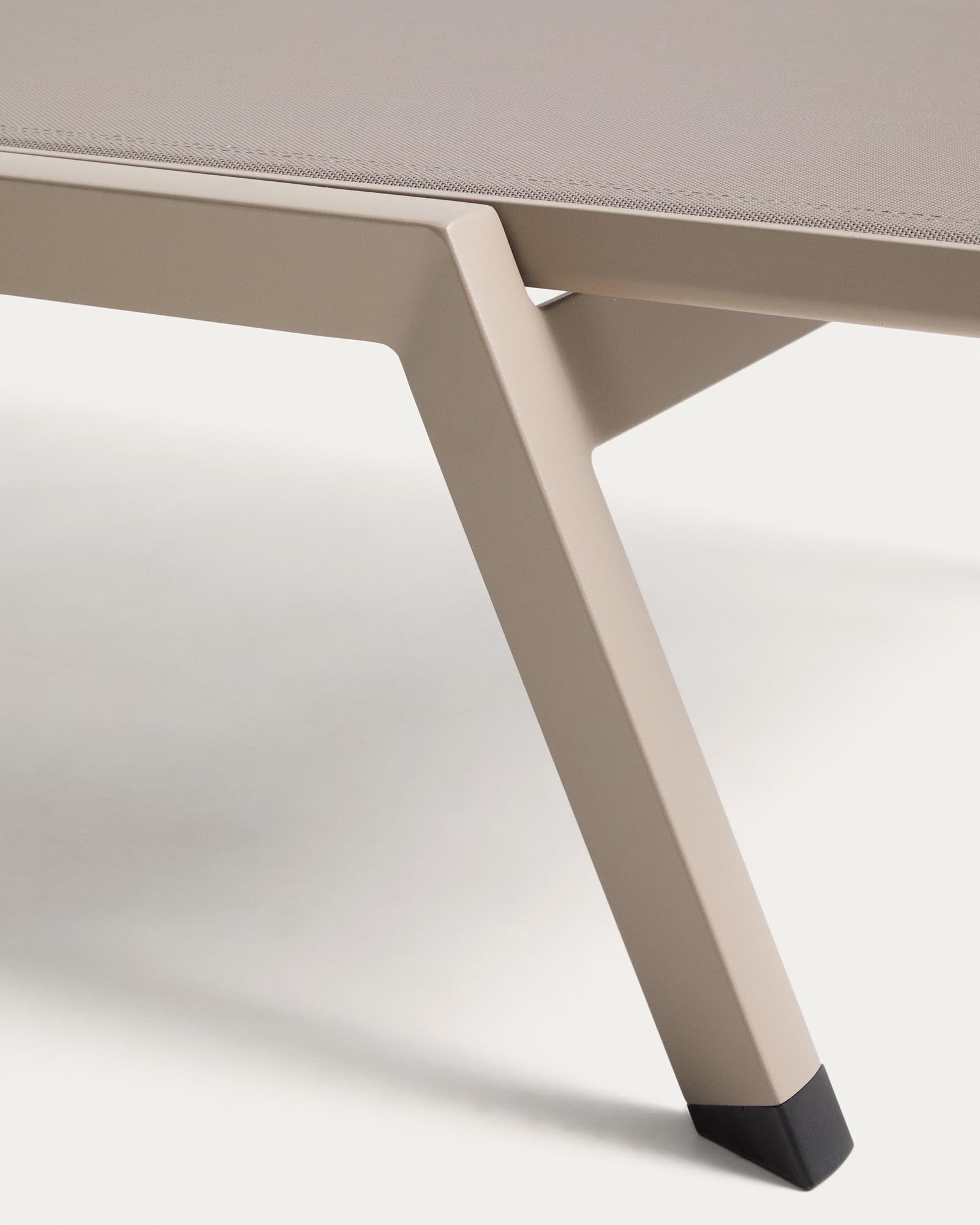 Elegante stapelbare Sonnenliege Capraia in Taupe und Braun, ideal für entspannte Stunden im Freien, aus robustem Aluminium und pflegeleichtem Textil.