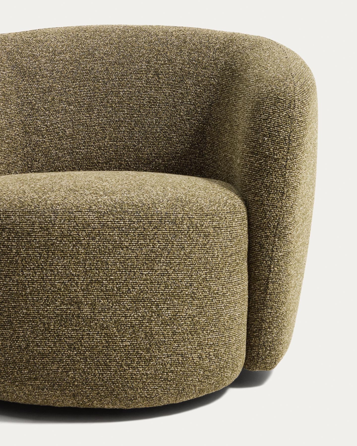 Drehsessel Odenia, schwer entflammbar mit olivgrünem Micro-Bouclé in Grün präsentiert im Onlineshop von KAQTU Design AG. Drehsessel ist von Kave Home