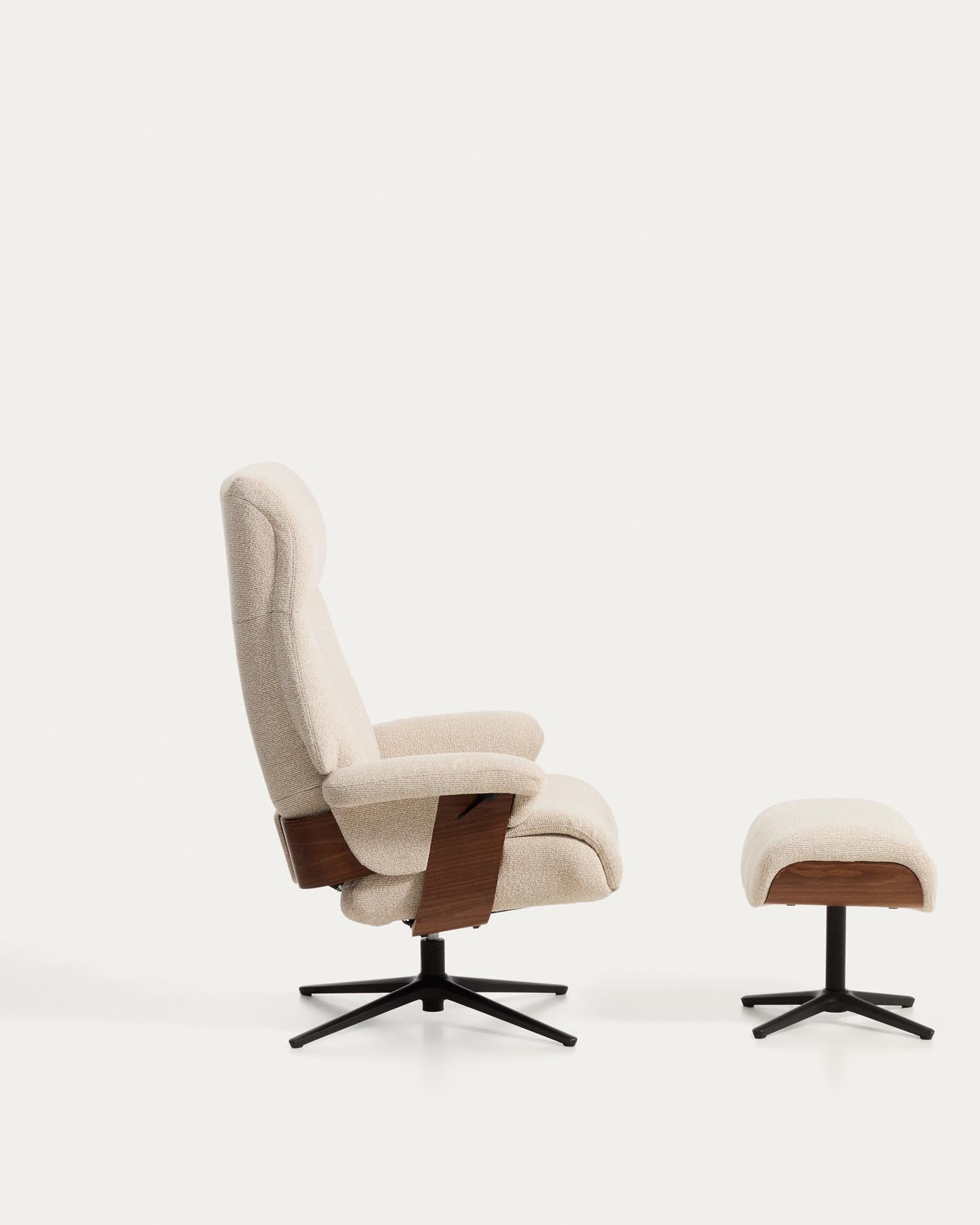 Verstellbarer Drehsessel Toriel mit Fussablage in beigem Microbouclé und mit Beinen aus Aluminium mit schwarzem Finish, FSC Mix Credit in Beige präsentiert im Onlineshop von KAQTU Design AG. Drehsessel ist von Kave Home