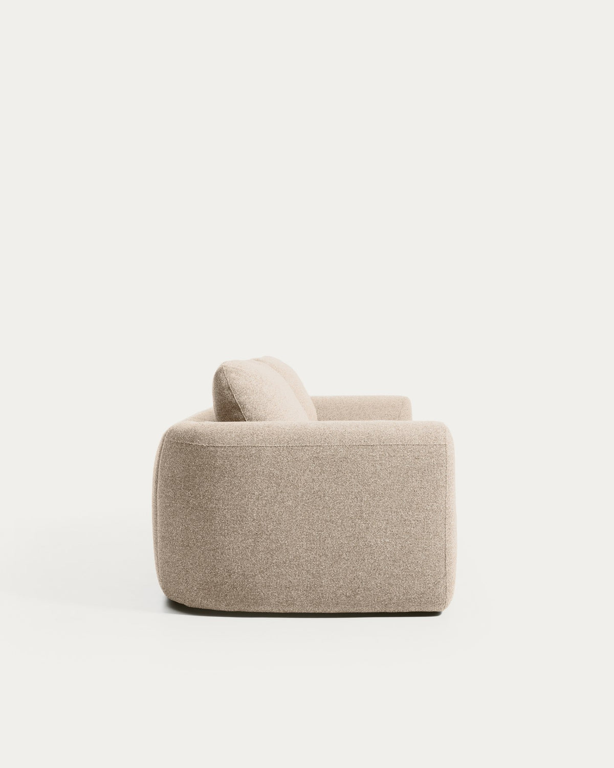 4-Sitzer Schlafsofa Vera in Beige von Kave Home mit abgerundeten Armlehnen, schwarzen Beinen und grob strukturiertem Gewebebezug, Bettsofa 240 cm breit.