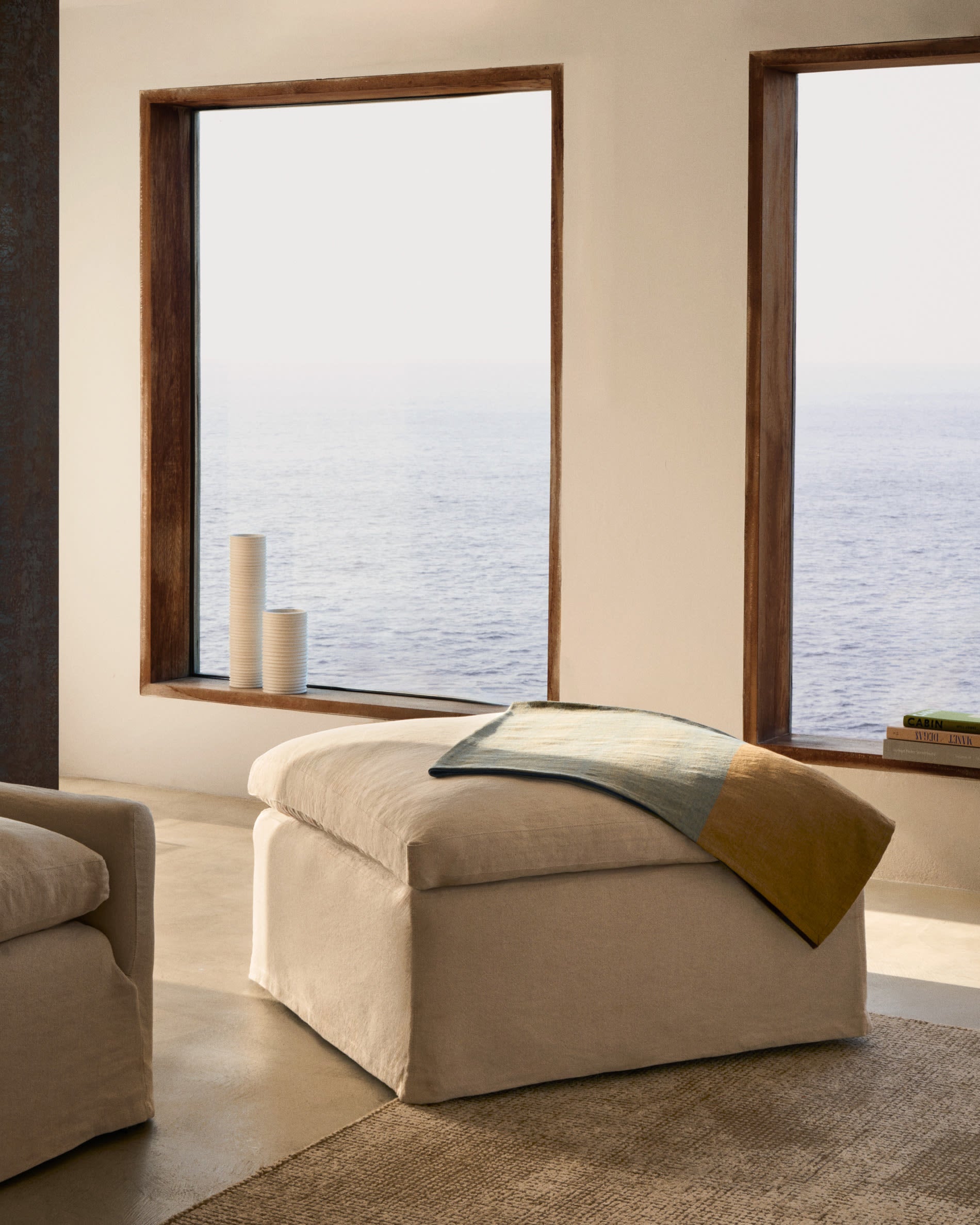 Stilvolles Zenira 3-Sitzer-Sofa, 230 cm, beige, mit abnehmbarem Bezug aus Baumwolle und Leinen, inklusive Kissen, von Kave Home.