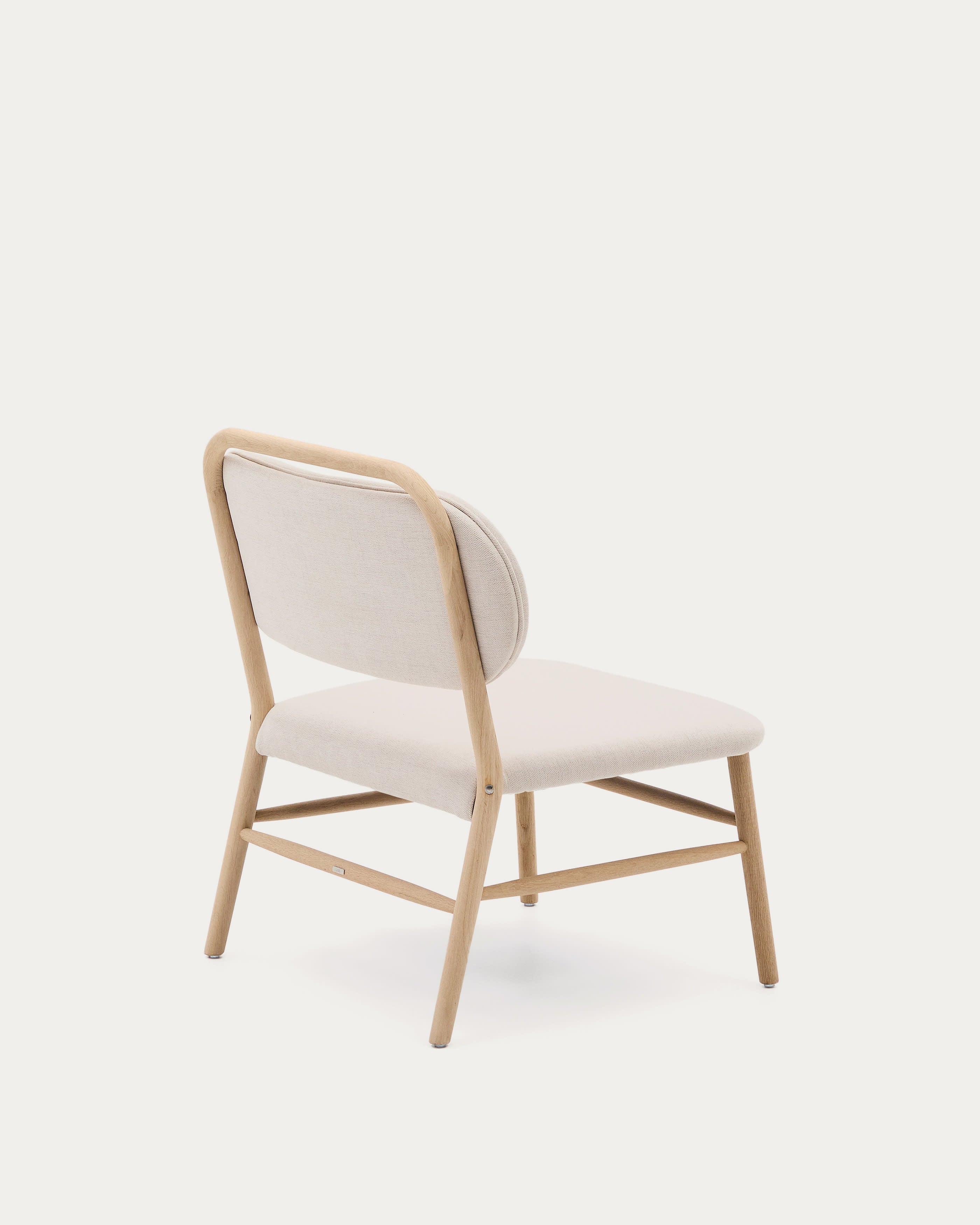 Sessel Helda: Beiger Chenille-Stoff, FSC-zertifiziertes Eichenholz, stilvoll und nachhaltig für moderne Wohnräume.