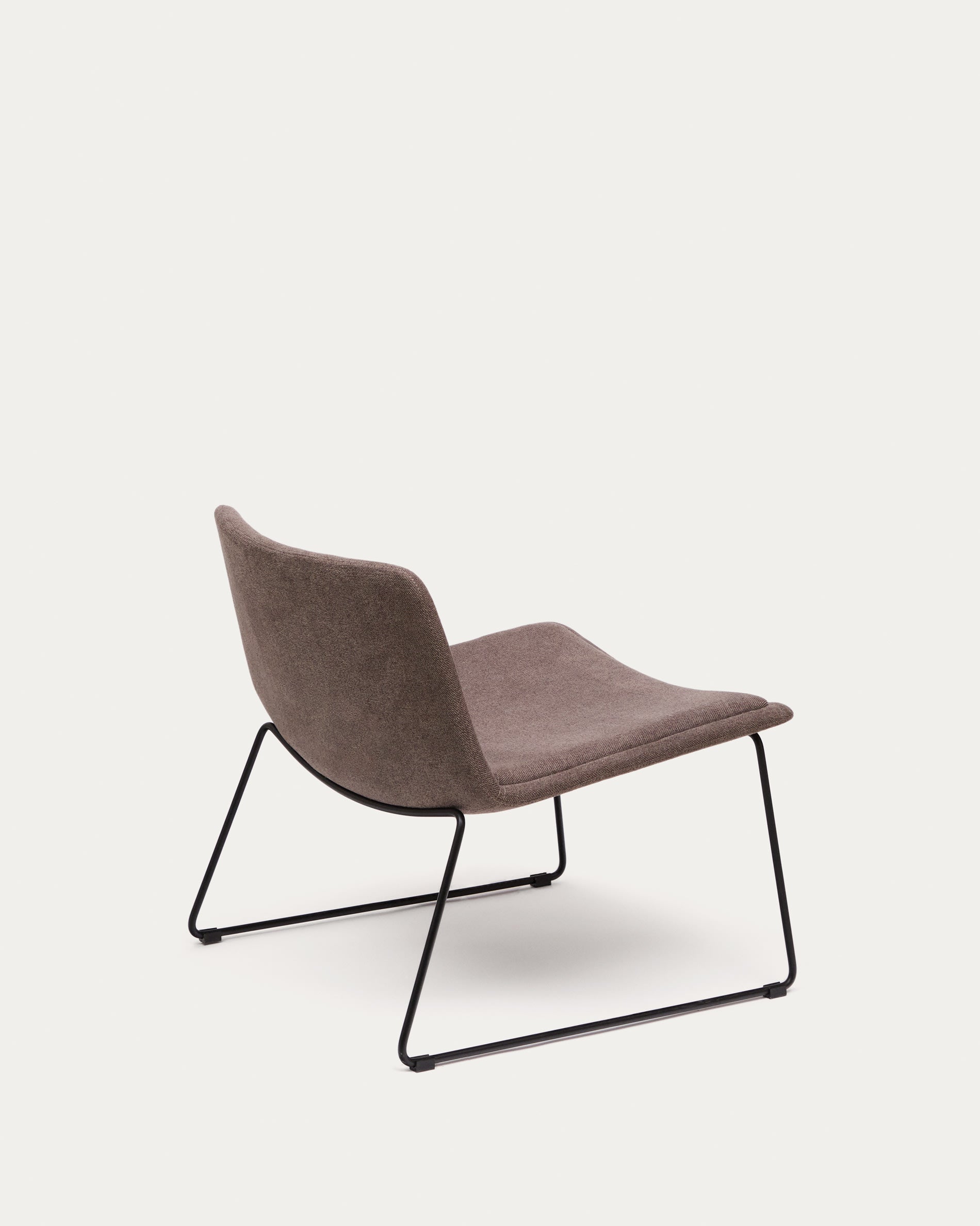 Eleganter Sessel Zahara aus braunem Stahl mit schwarzem Finish, FSC-zertifiziert, nachhaltig und modern designt.