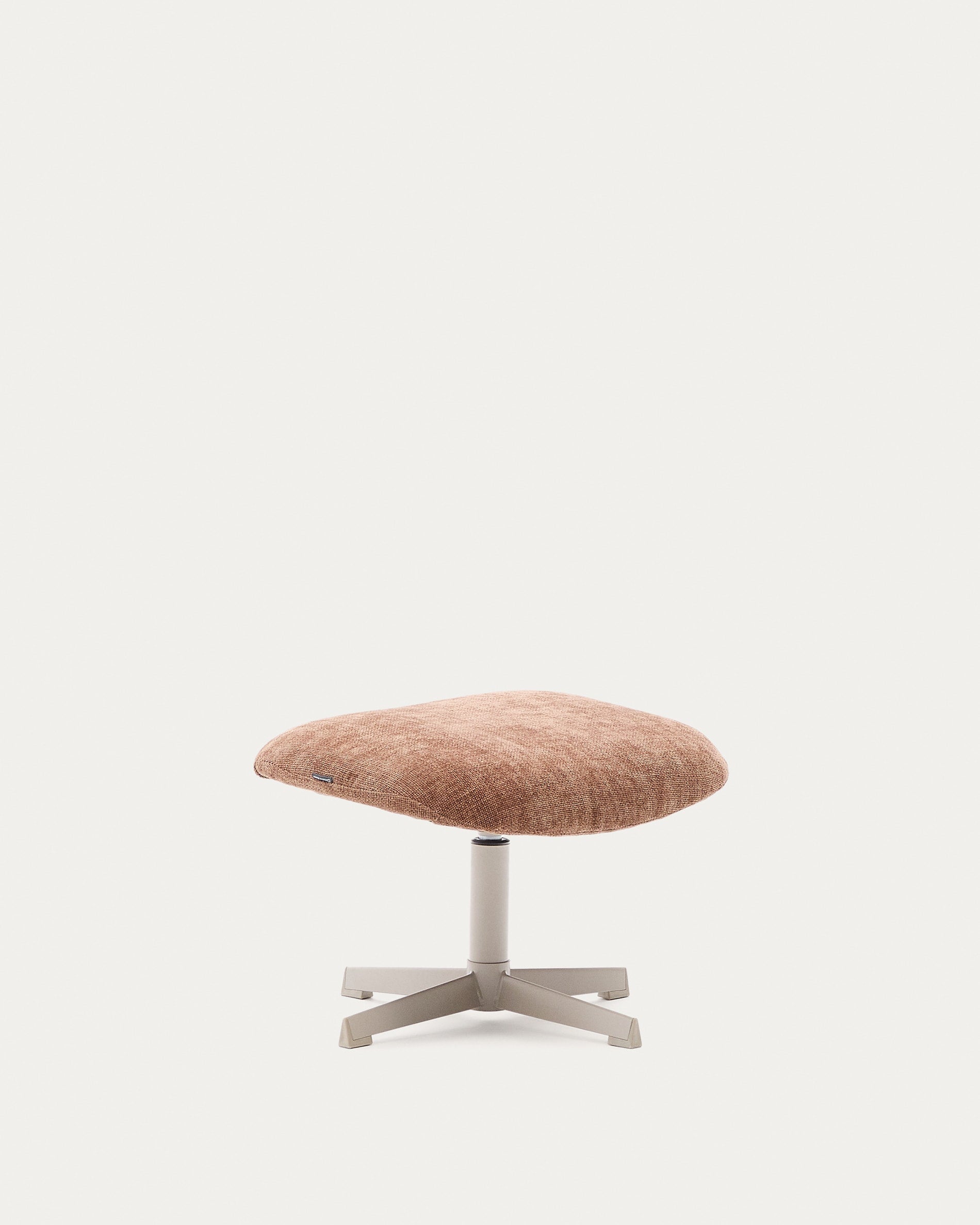 3D-Modell der Teryl Fussstütze: Hellbraune Chenille, graues Metall, FSC-zertifiziert, stilvoll, nachhaltig.