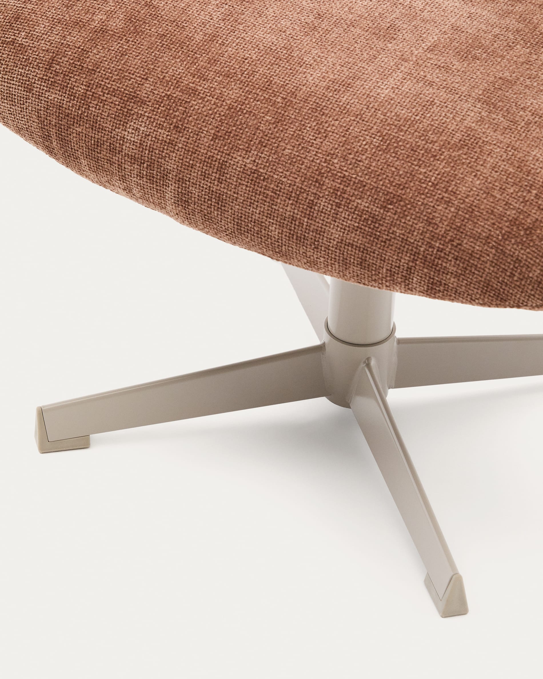 Die Fussstütze Teryl vereint modernes Design mit nachhaltigen Materialien und bietet eine stilvolle, bequeme Ergänzung für Ihr Zuhause.