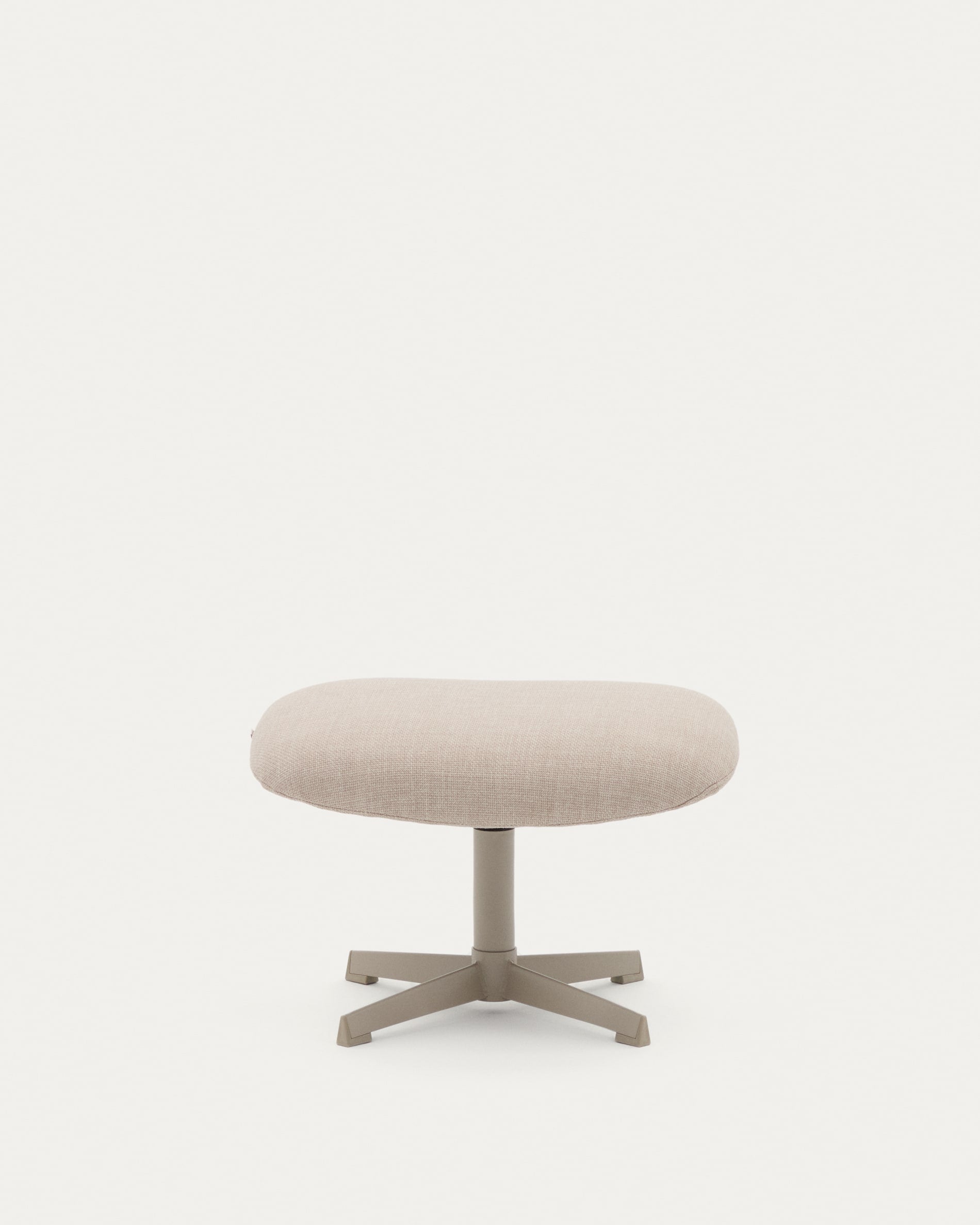 Elegante Fussstütze Teryl aus beigem Chenille und grauem Metall, nachhaltig gefertigt mit FSC 100% Zertifizierung von Kave Home.