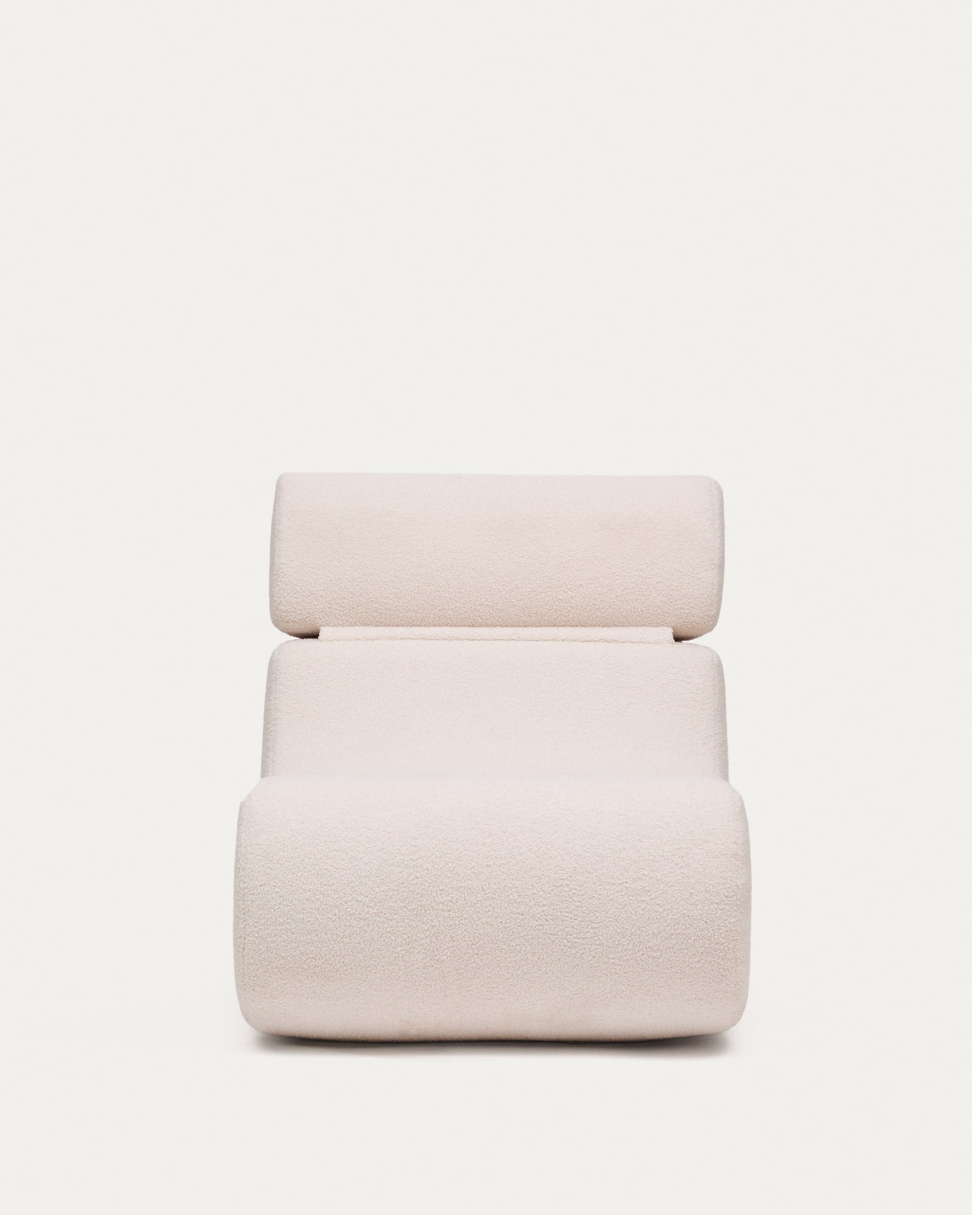 Eleganter Sessel Club aus ecrufarbenem Bouclé von Kave Home, ideal für stilvolle und gemütliche Wohnräume.