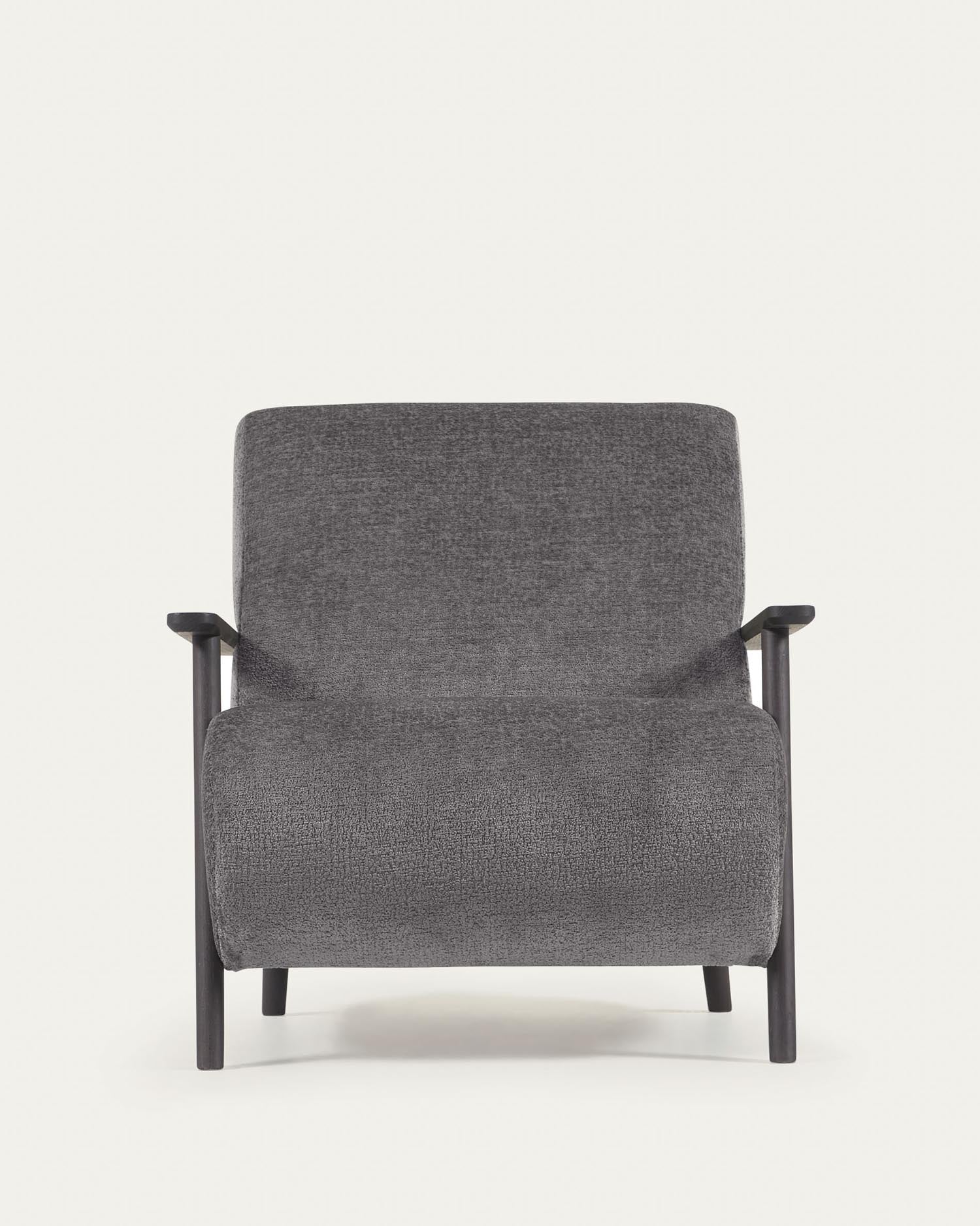 Erleben Sie den Sessel Meghan von Kave Home: Weicher grauer Chenille-Stoff kombiniert mit stilvollem Eschenholz in Wenge-Finish für höchsten Komfort.