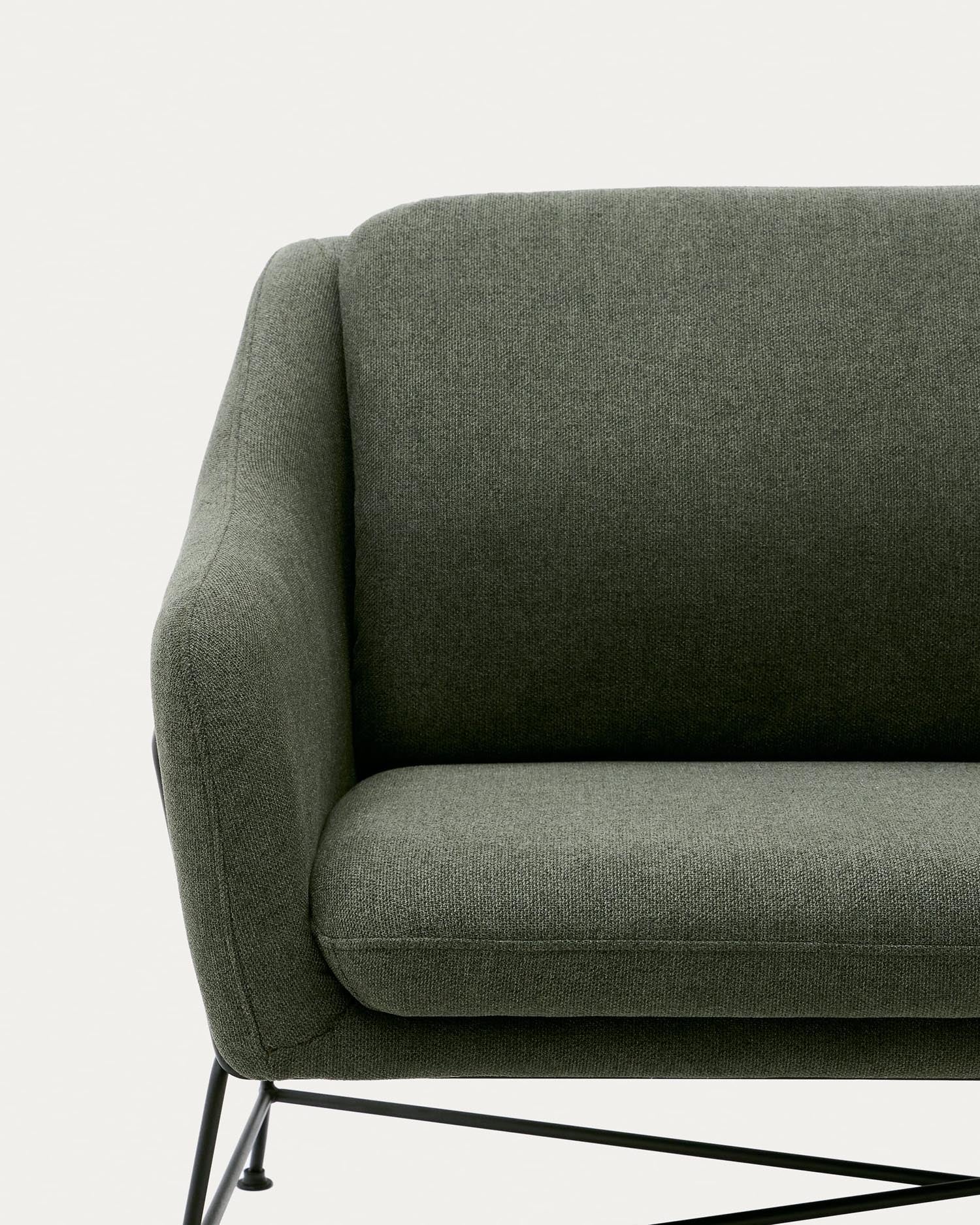 Stylisches Brida 2-Sitzer-Sofa in frischem Grün, 128 cm, mit stabilen Stahlbeinen in Schwarz. Ideal für modernes Wohnen und vielseitige Räume.