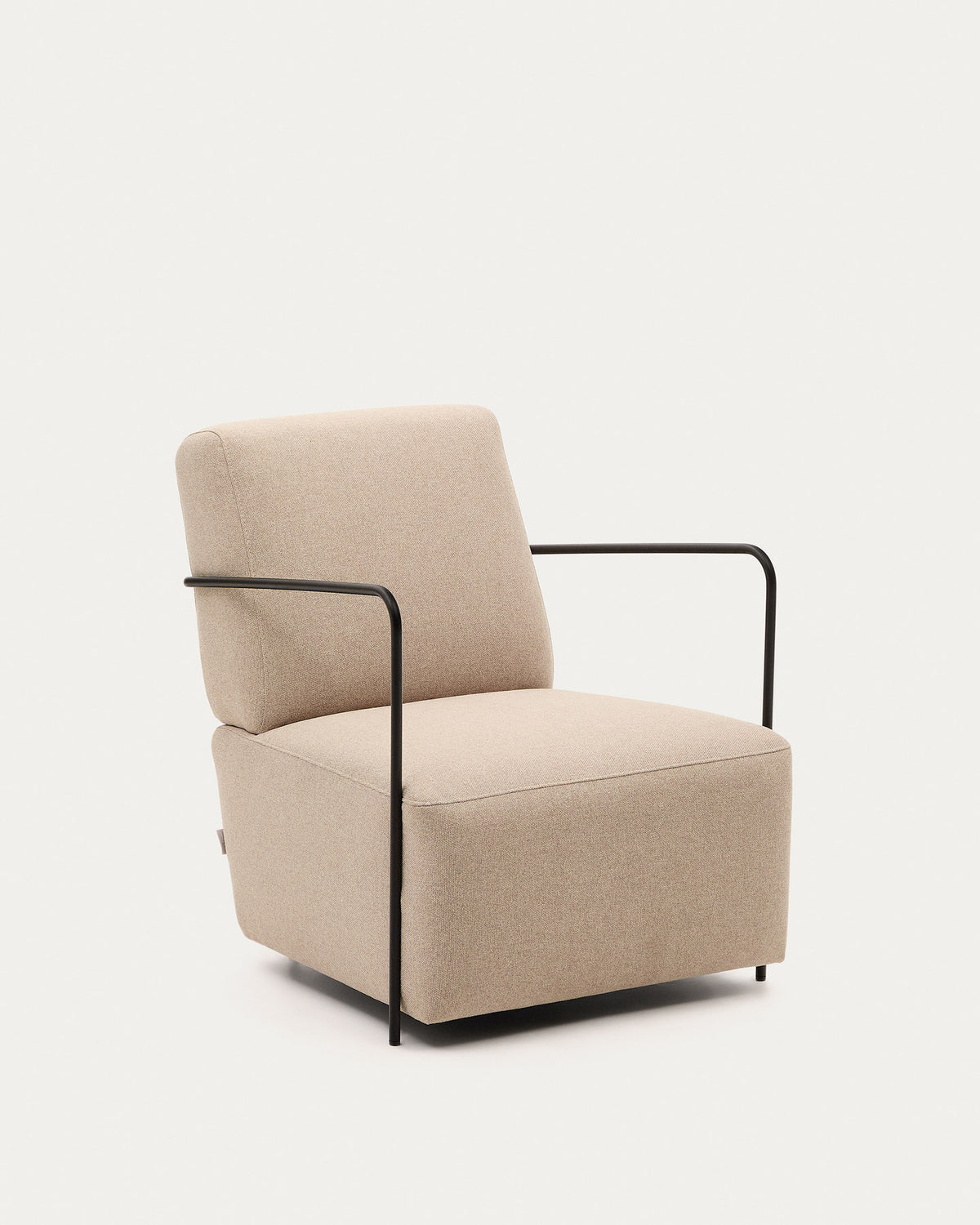 Sessel Gamer in Grün und Metall mit mattschwarzer Lackierung in Beige präsentiert im Onlineshop von KAQTU Design AG. Sessel ist von Kave Home