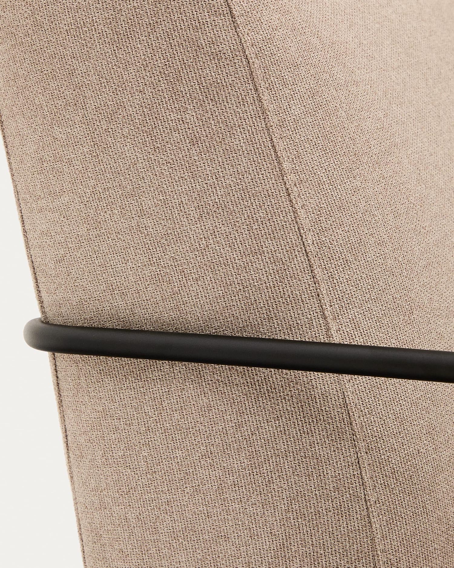 Stylischer Gamer-Sessel in frischem Grün und robuster Metallkonstruktion mit eleganter mattschwarzer Lackierung – ideal für modernes Gaming und Komfort.