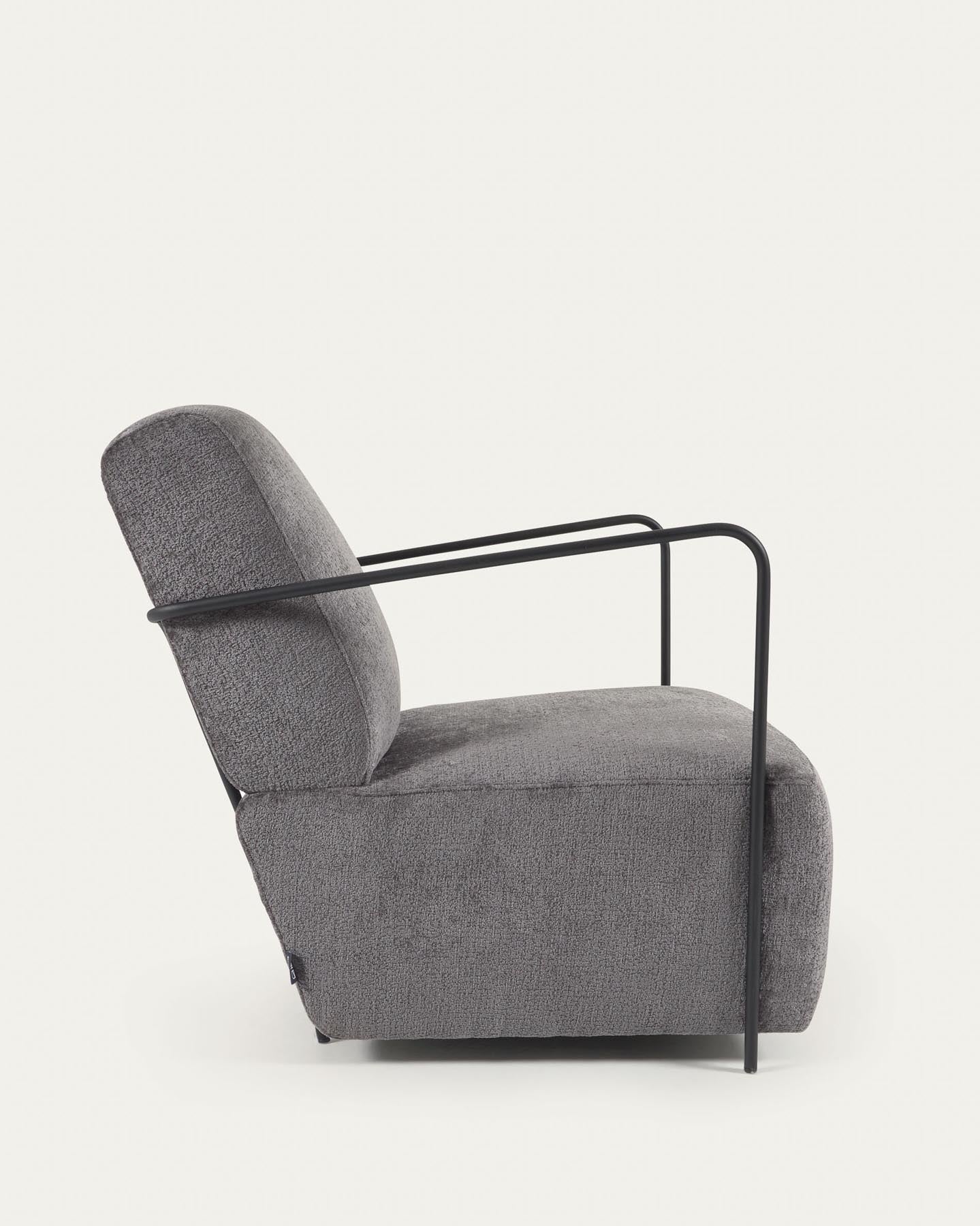 Sessel Gamer aus grauer Chenille und Metall mit schwarzer Lackierung in Grau präsentiert im Onlineshop von KAQTU Design AG. Sessel ist von Kave Home