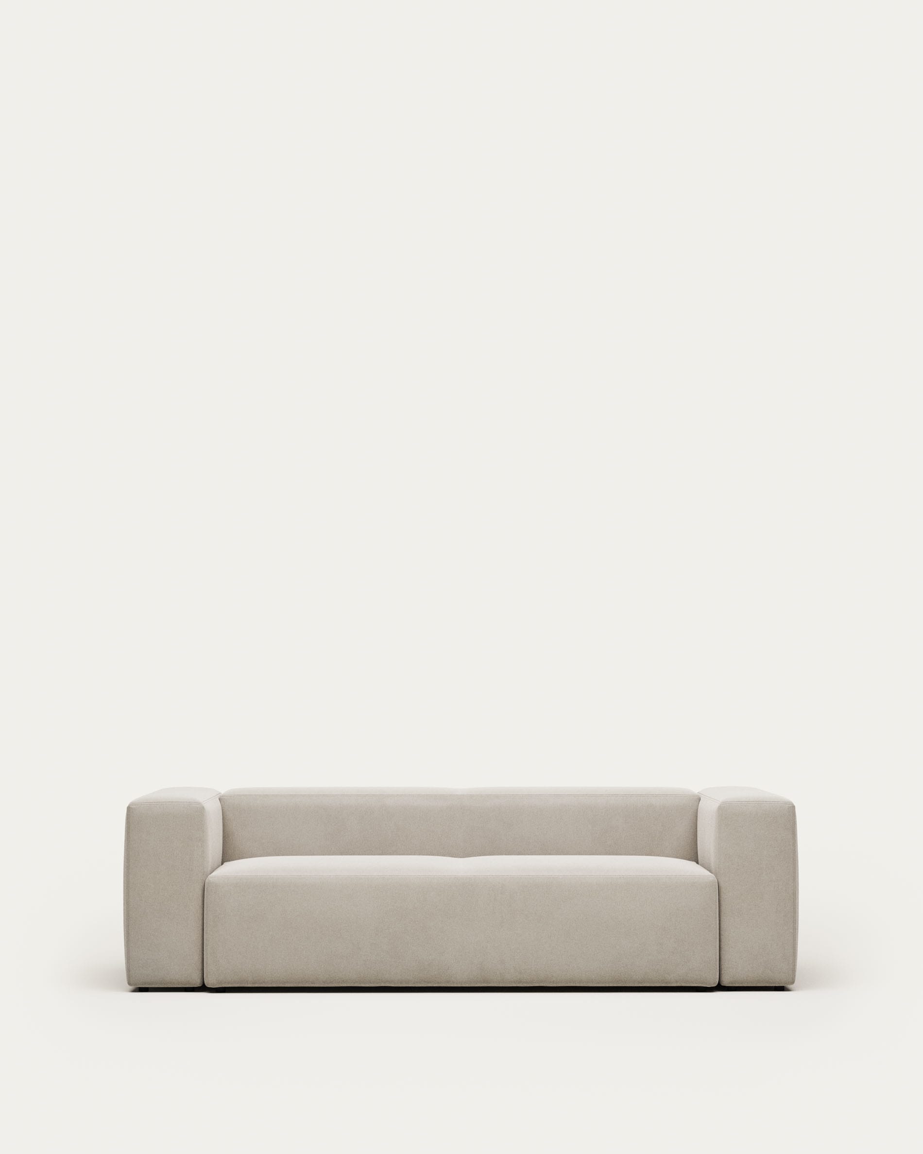 3D-Modell eines eleganten, beigen Blok 3-Sitzer Sofas, 240 cm breit, moderner Stil, ideal für Wohnzimmer.